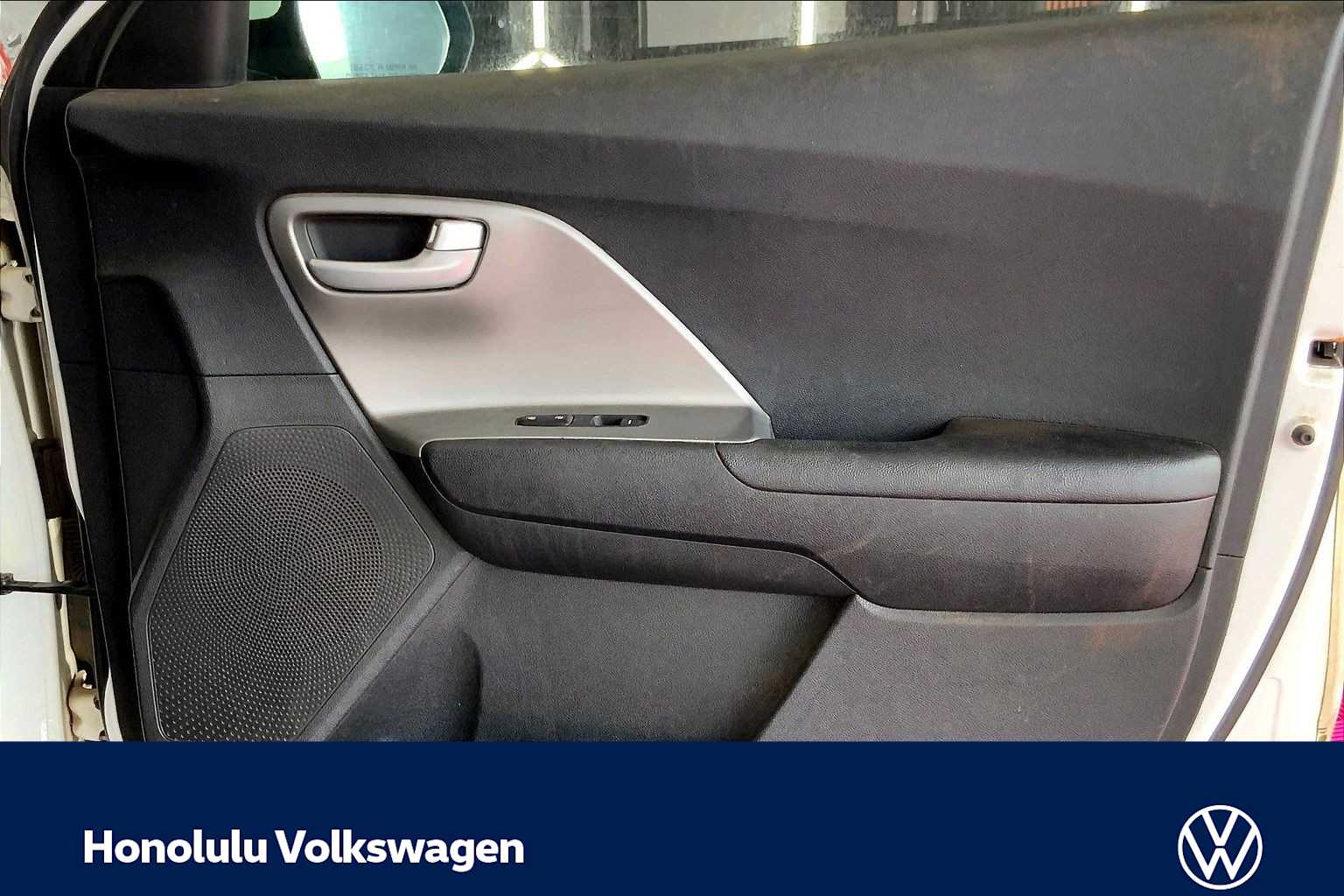 Thumbnail: 2017 Kia Niro - 27