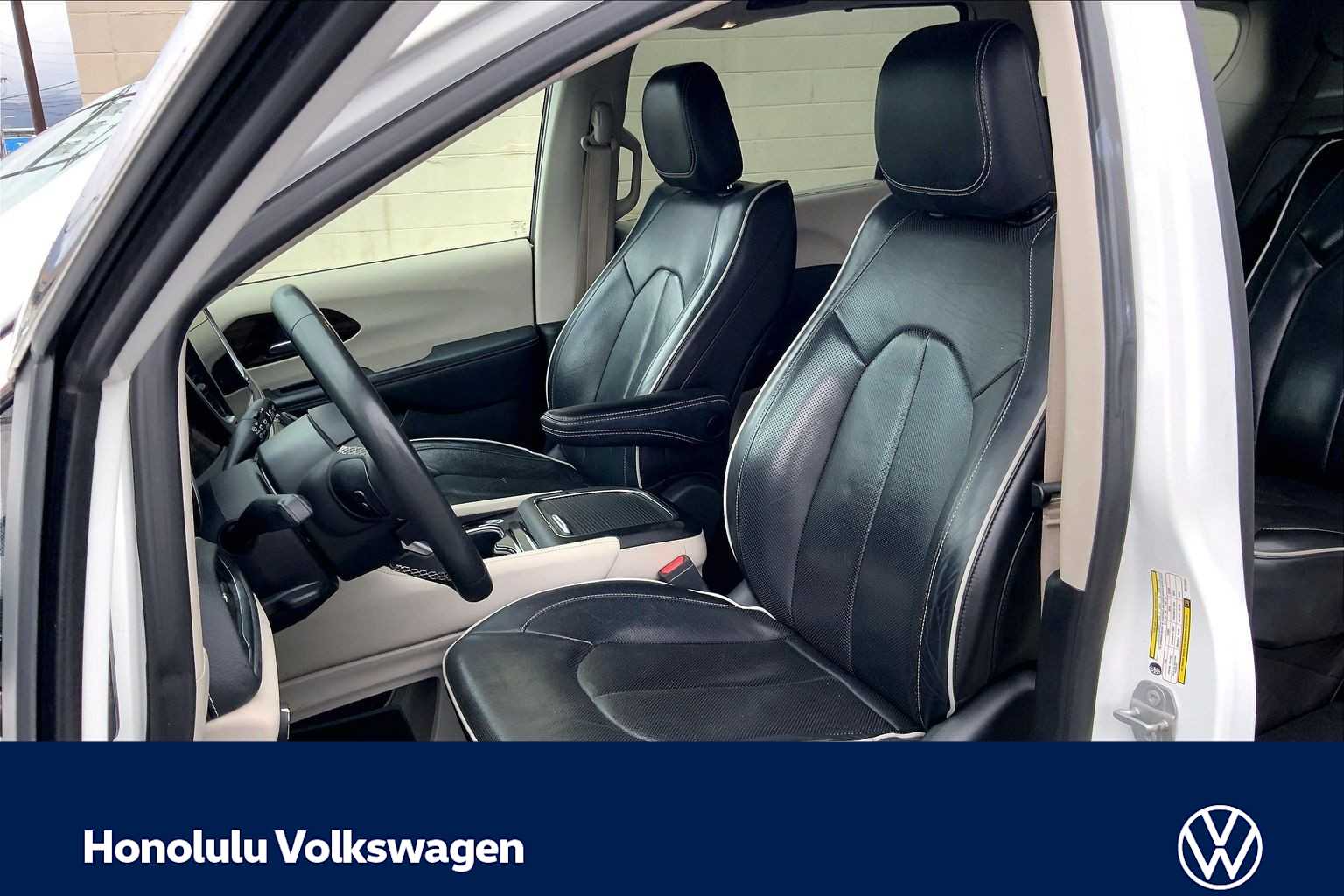 Thumbnail: 2022 Chrysler Pacifica - 10