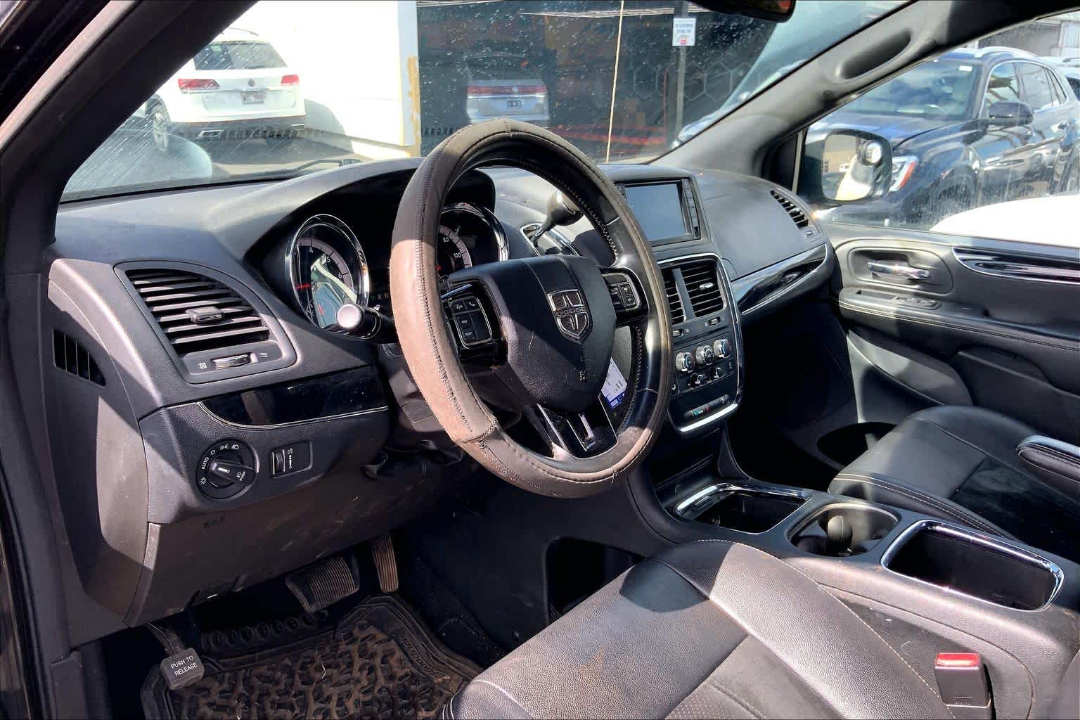 Thumbnail: 2019 Dodge Grand Caravan - 2