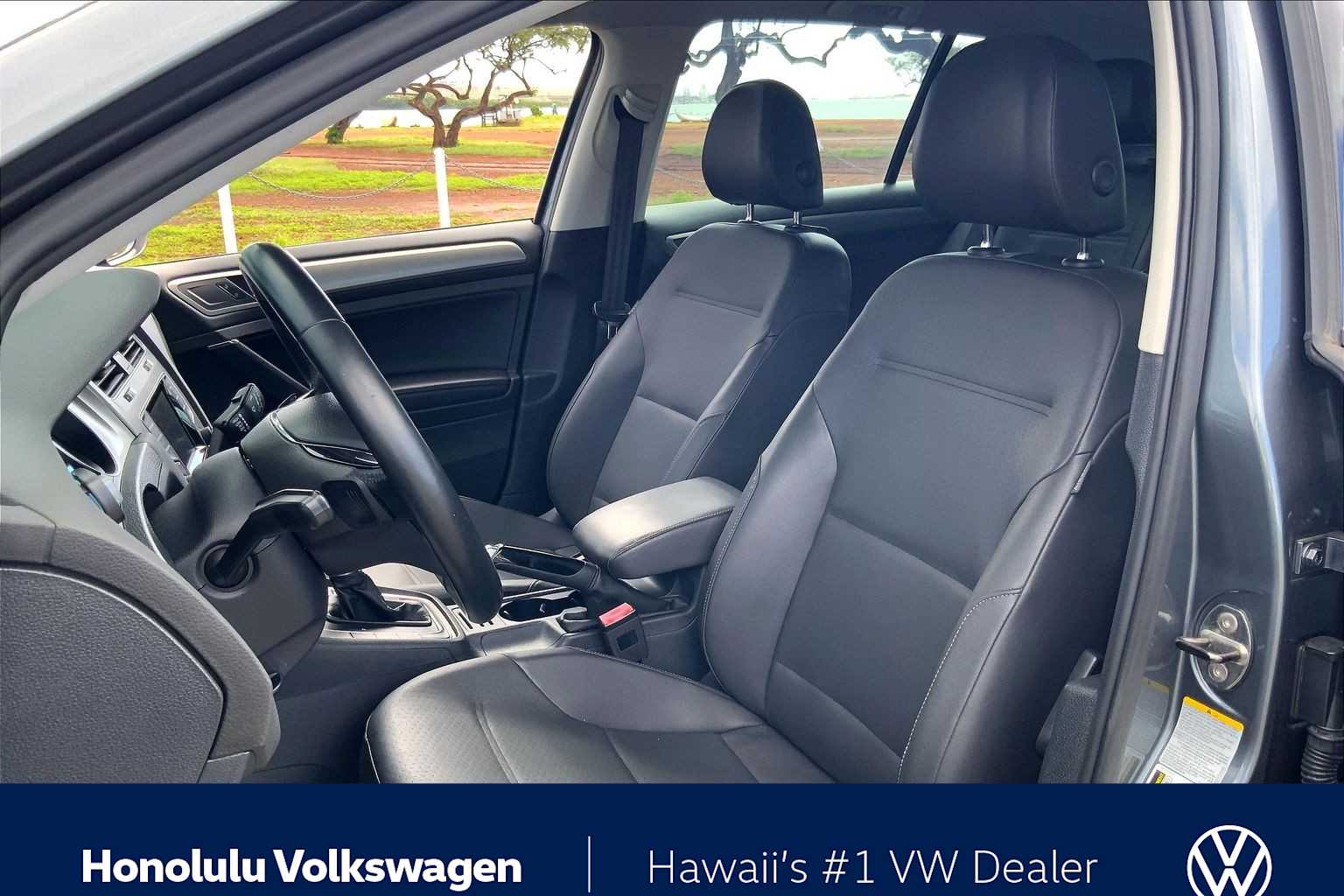 Thumbnail: 2015 Volkswagen Golf - 10