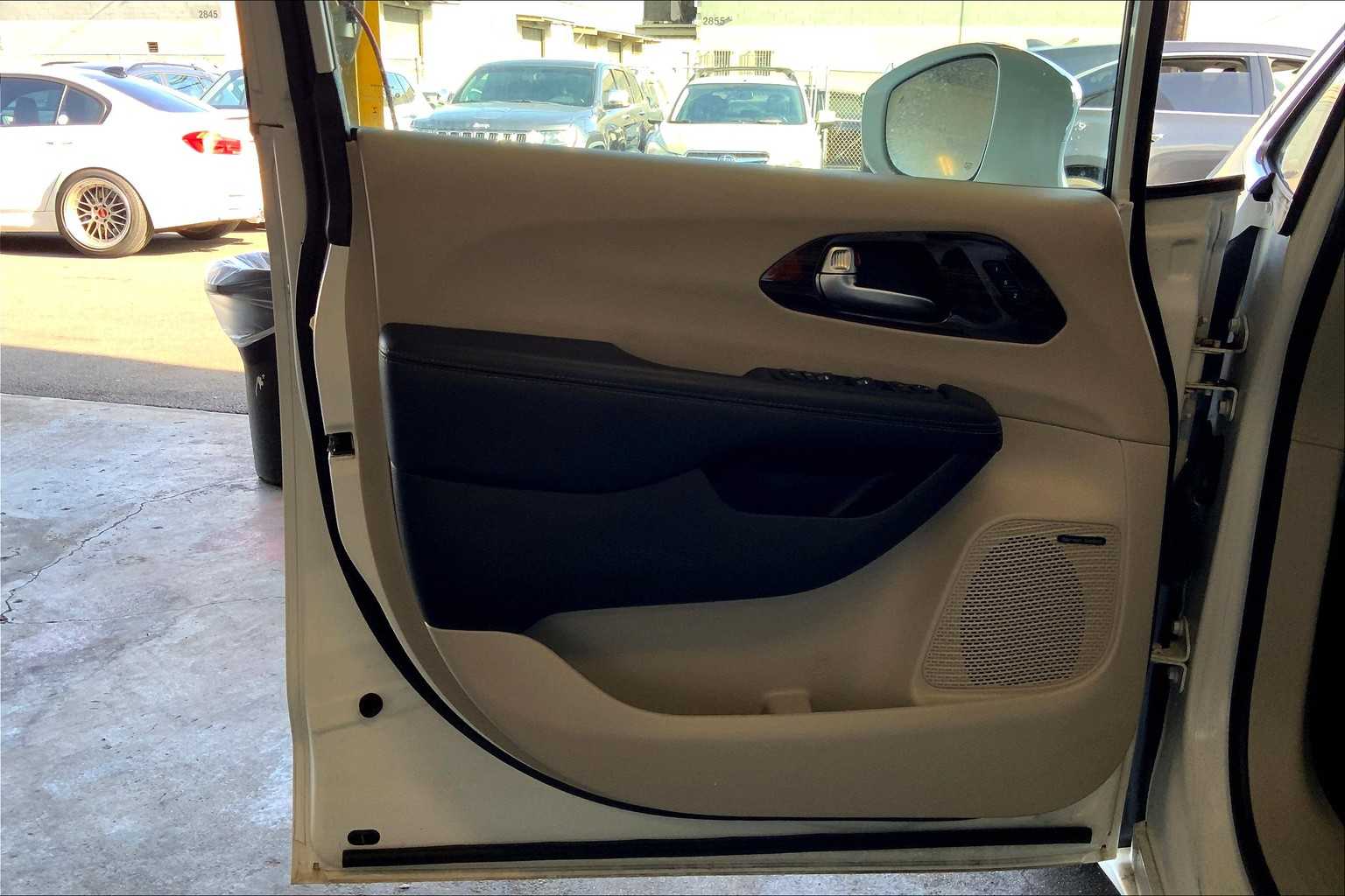 2022 Chrysler Pacifica Limited 26