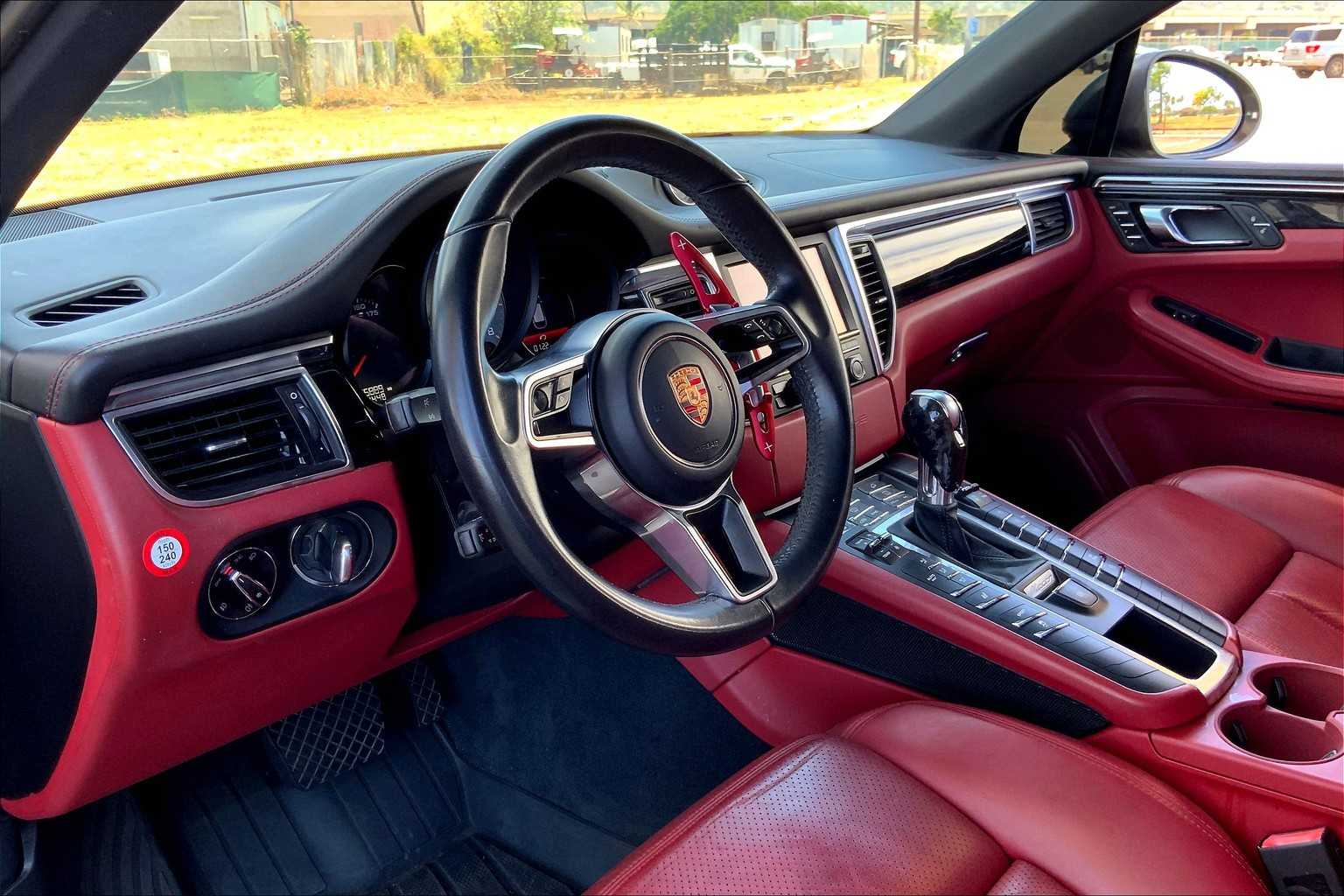 Thumbnail: 2015 Porsche Macan - 2