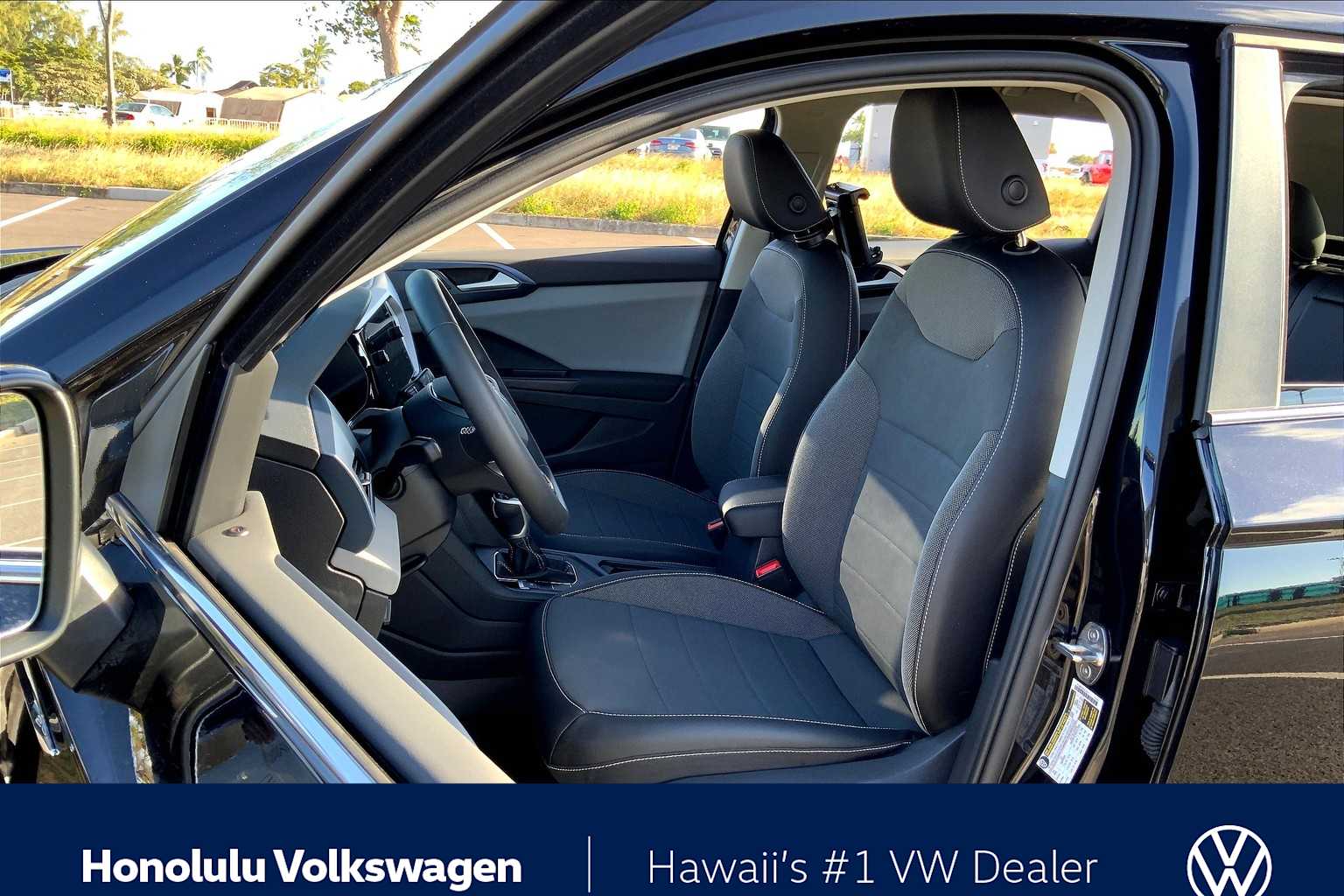 Thumbnail: 2022 Volkswagen Taos - 10