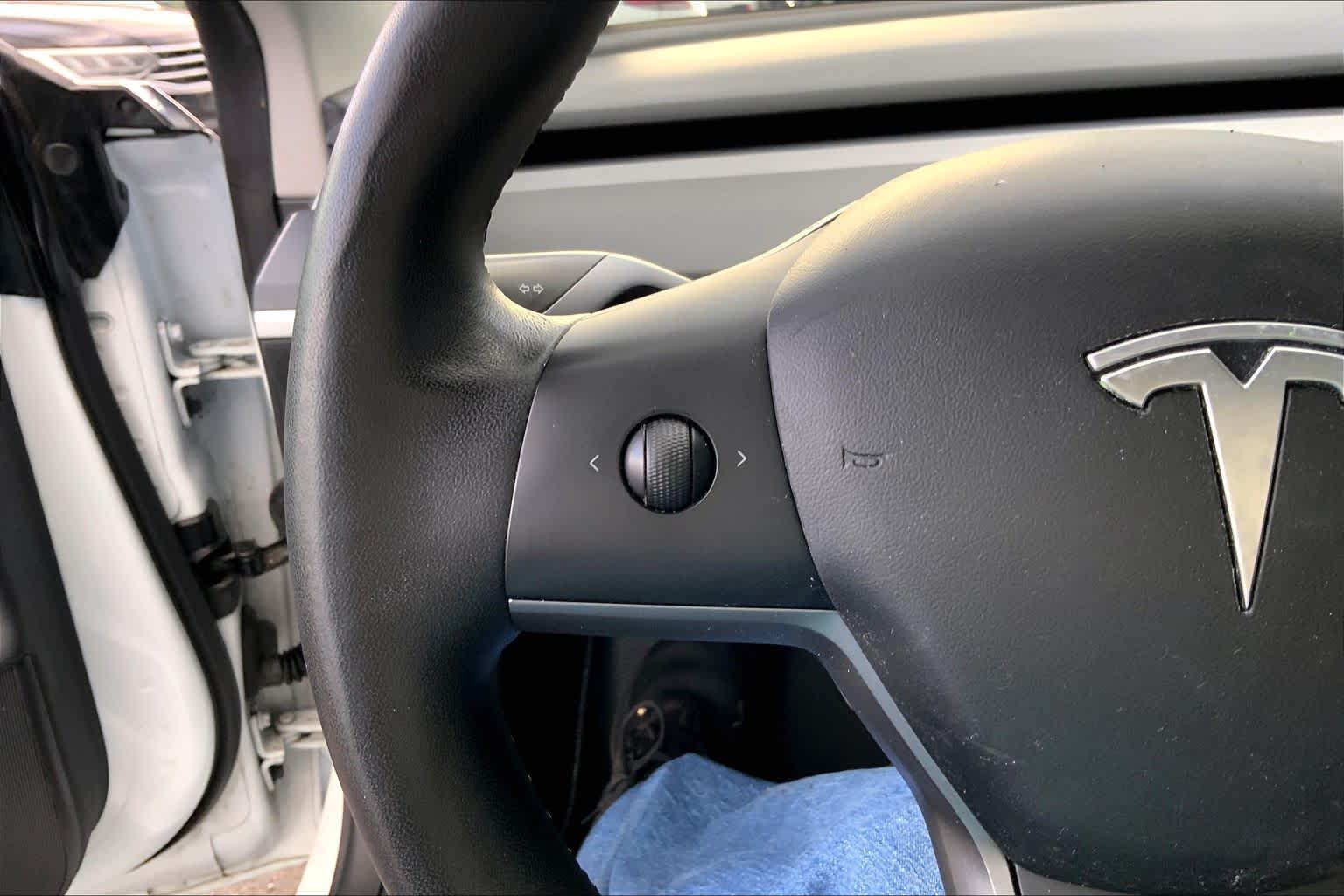 Thumbnail: 2020 Tesla Model 3 - 24