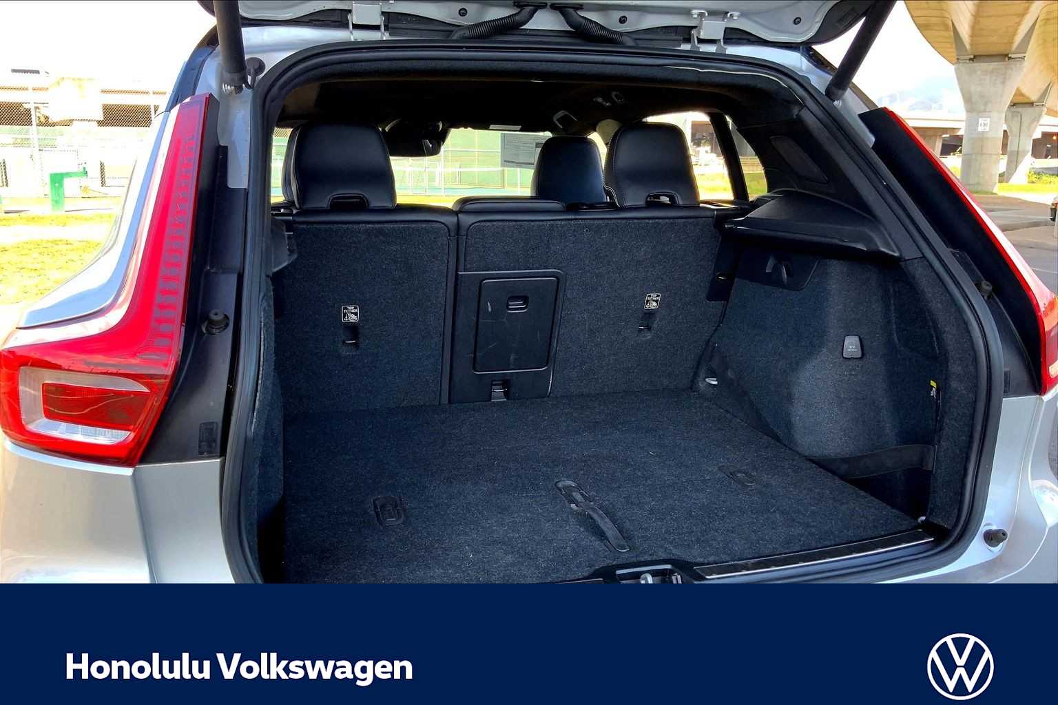 Thumbnail: 2019 Volvo XC40 - 17