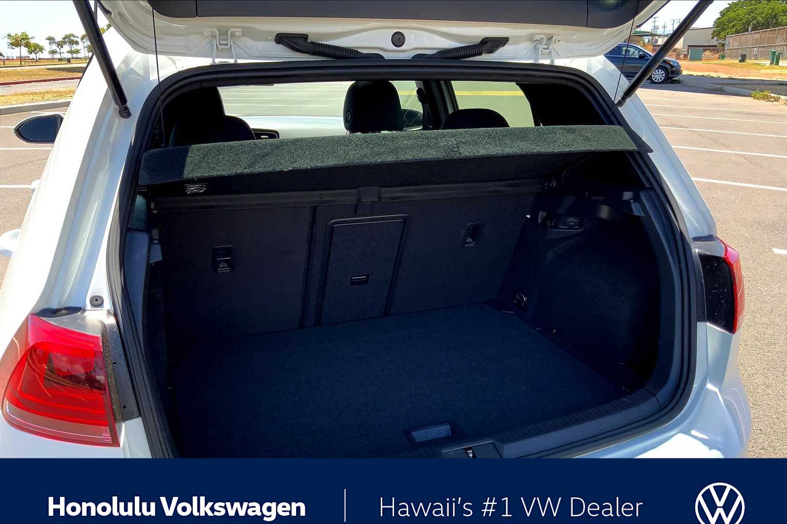 Thumbnail: 2017 Volkswagen Golf - 17