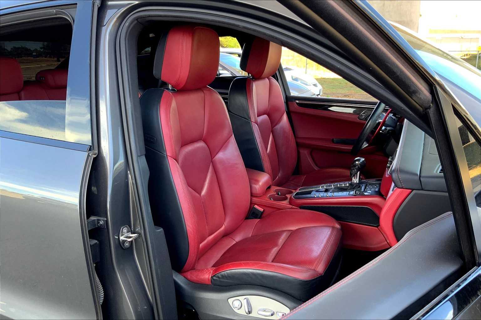 Thumbnail: 2015 Porsche Macan - 12