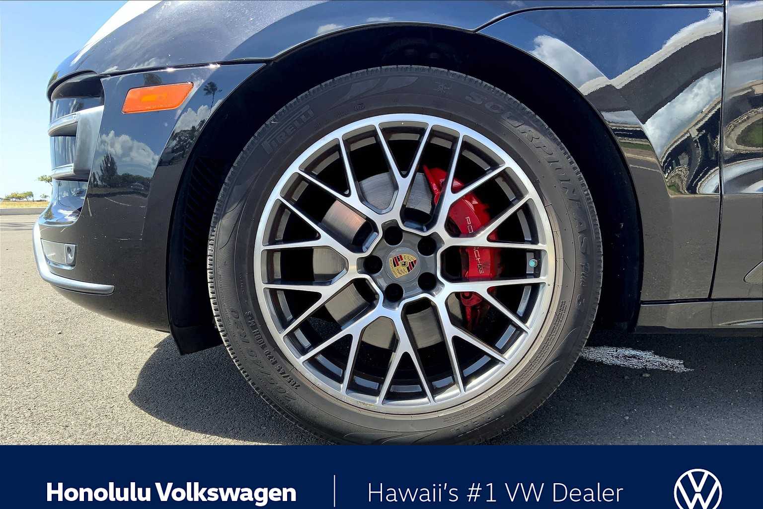 Thumbnail: 2015 Porsche Macan - 8