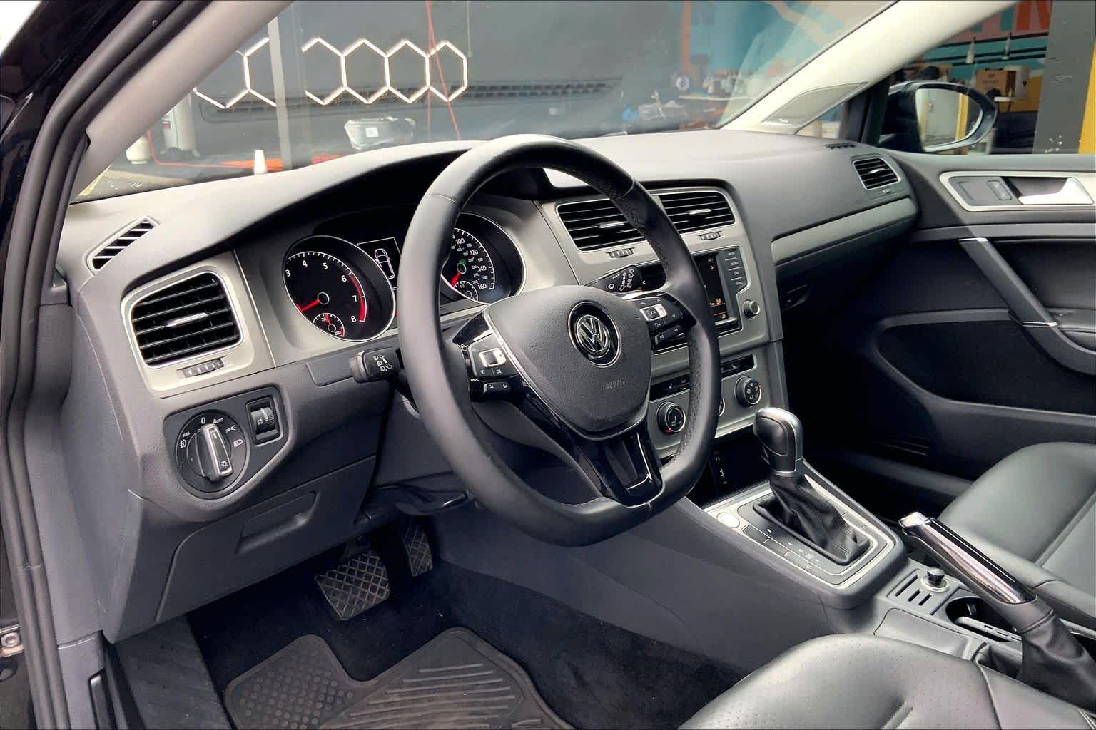 Thumbnail: 2016 Volkswagen Golf - 2