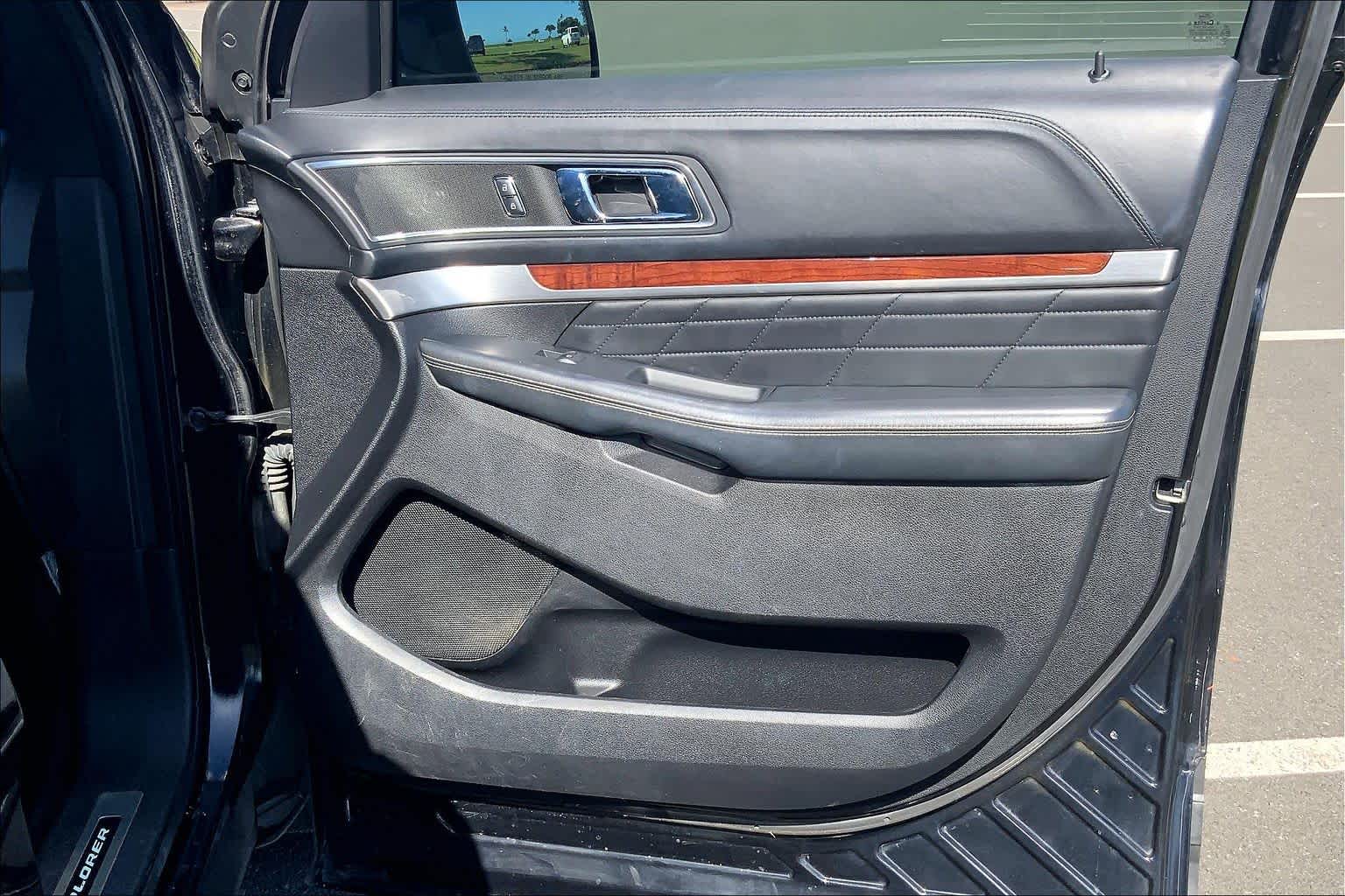 Thumbnail: 2016 Ford Explorer - 28