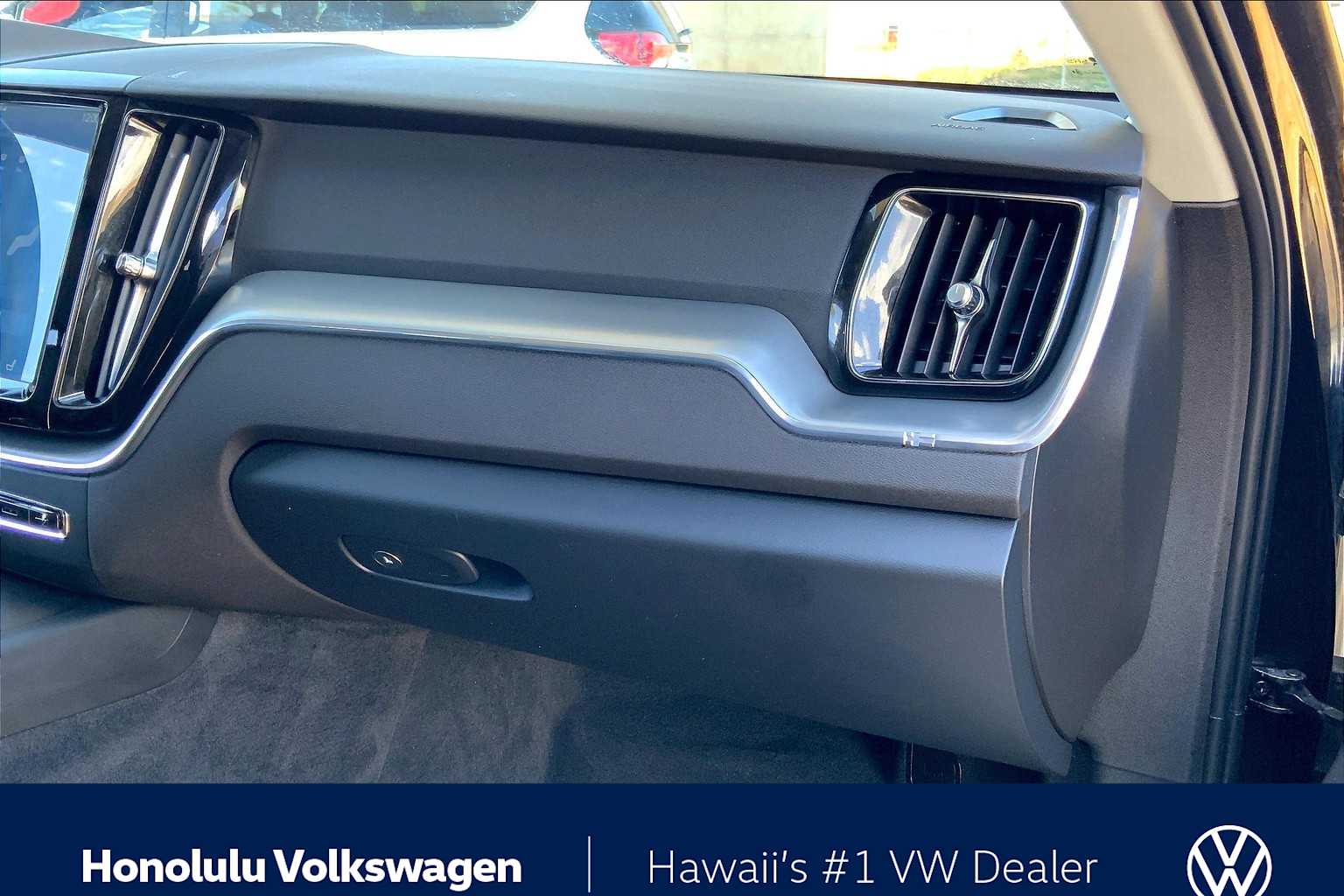 Thumbnail: 2018 Volvo XC60 - 22
