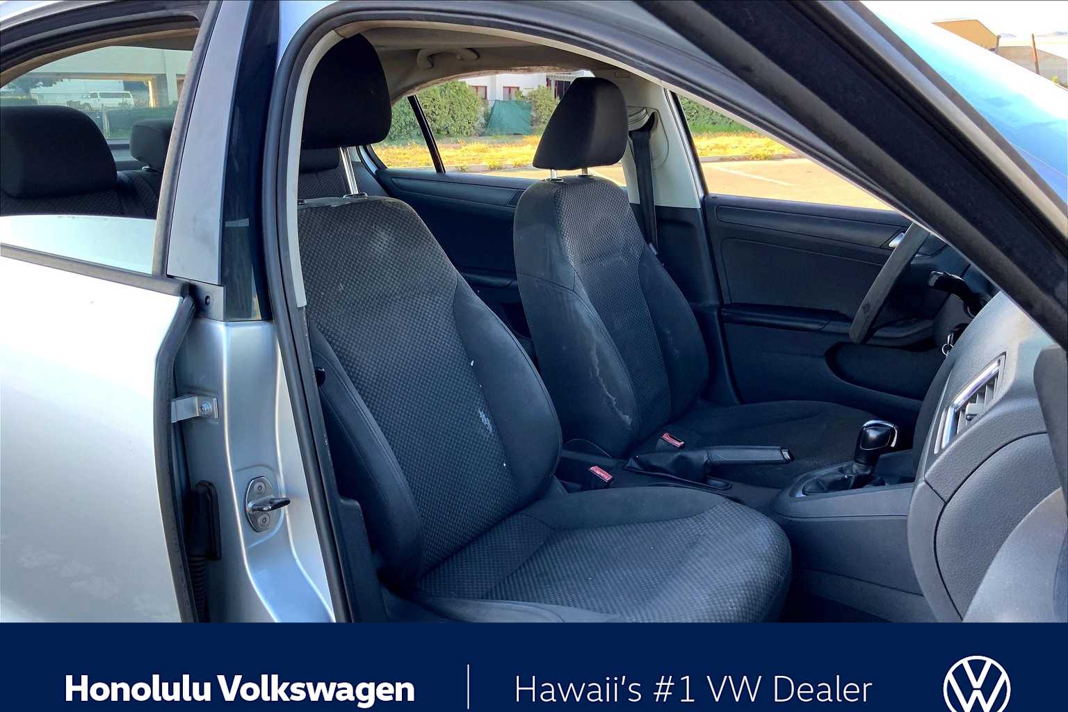 Thumbnail: 2013 Volkswagen Jetta - 12
