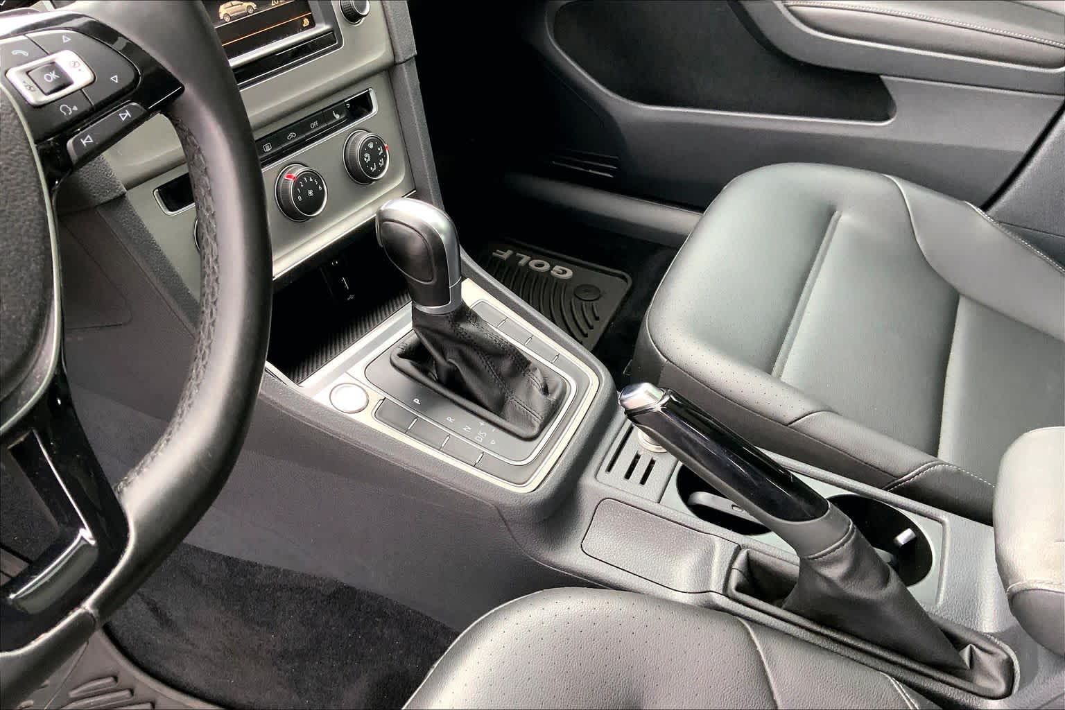 Thumbnail: 2016 Volkswagen Golf - 16