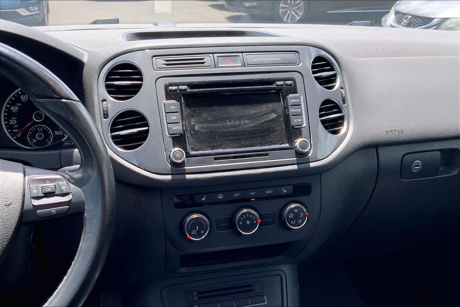 Thumbnail: 2014 Volkswagen Tiguan - 15