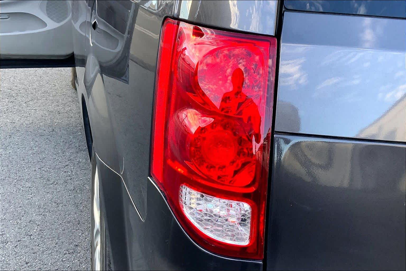 Thumbnail: 2019 Dodge Grand Caravan - 32