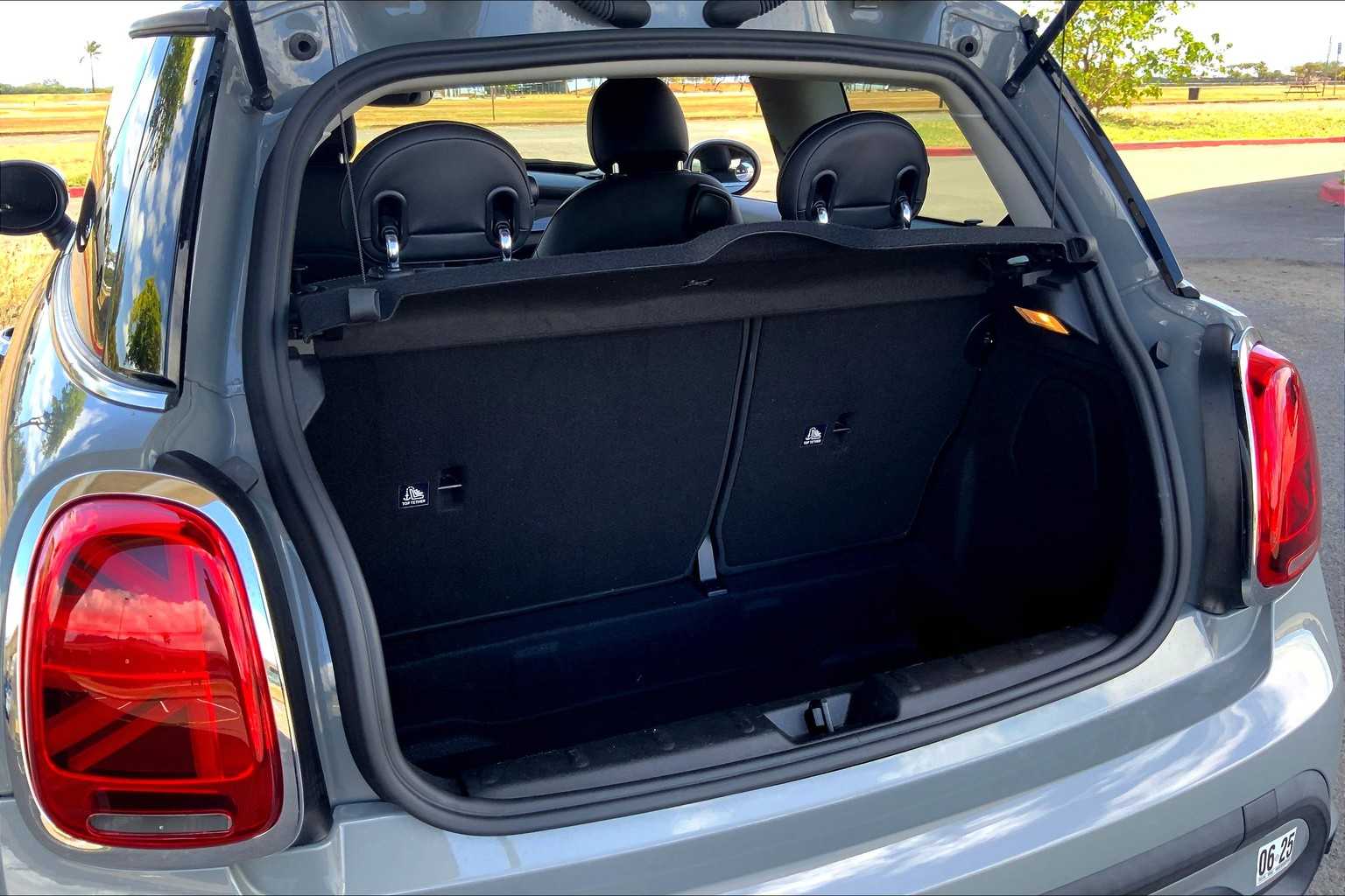 Thumbnail: 2022 MINI Cooper Hardtop - 16