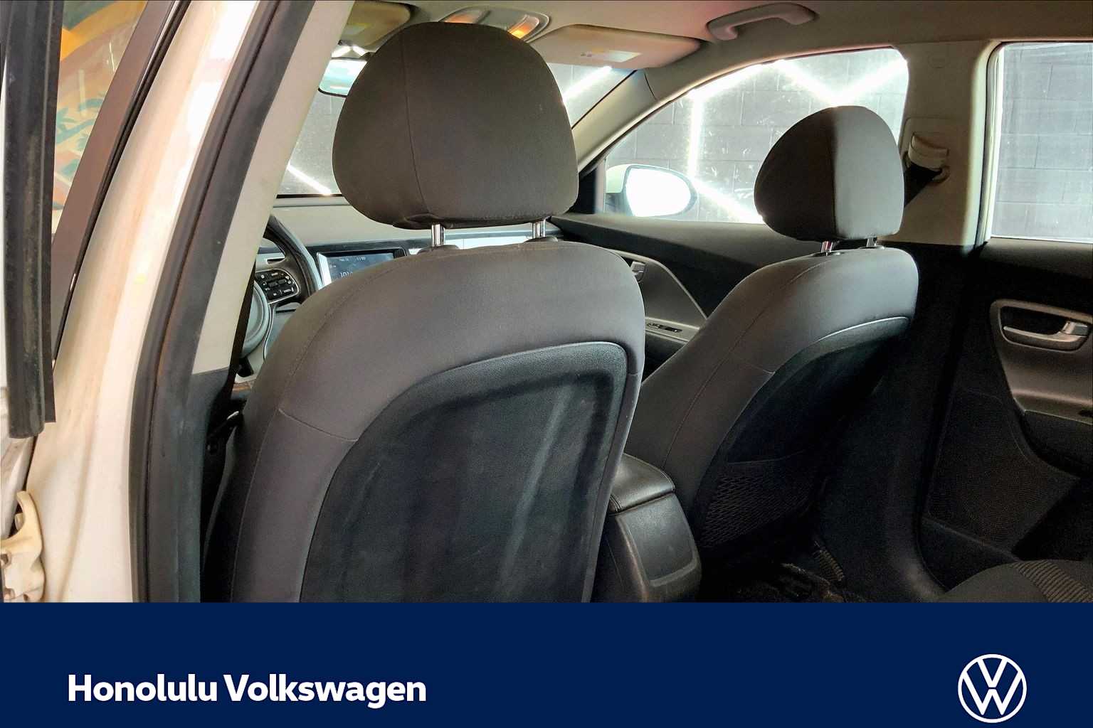 Thumbnail: 2017 Kia Niro - 11