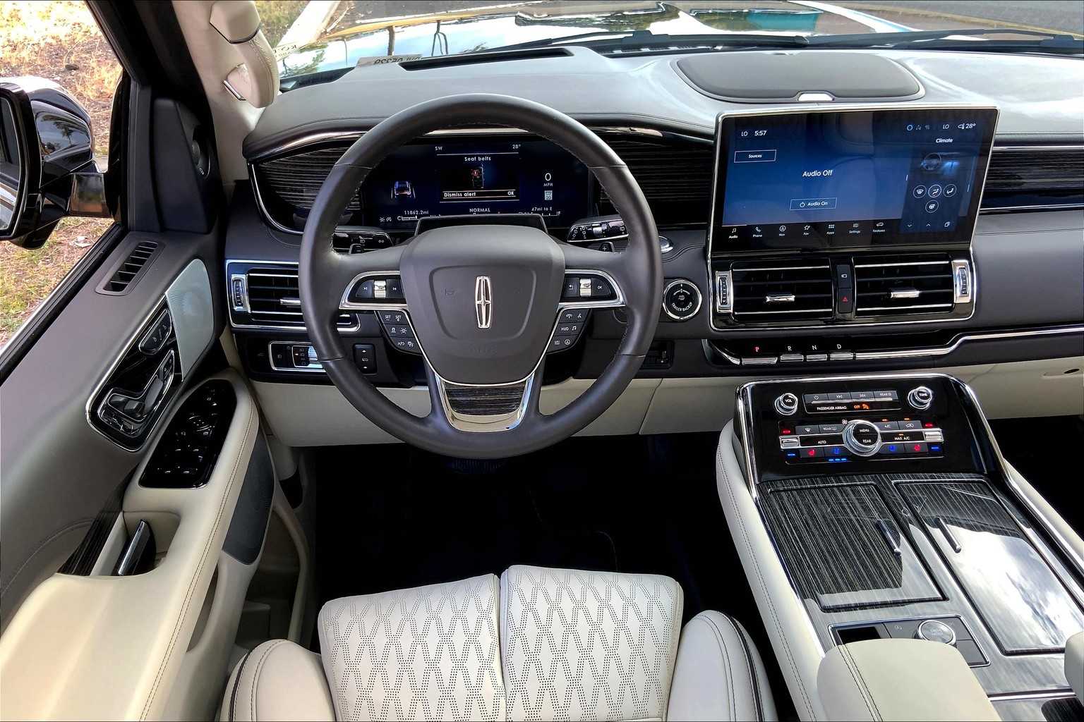 Thumbnail: 2022 Lincoln Navigator - 13