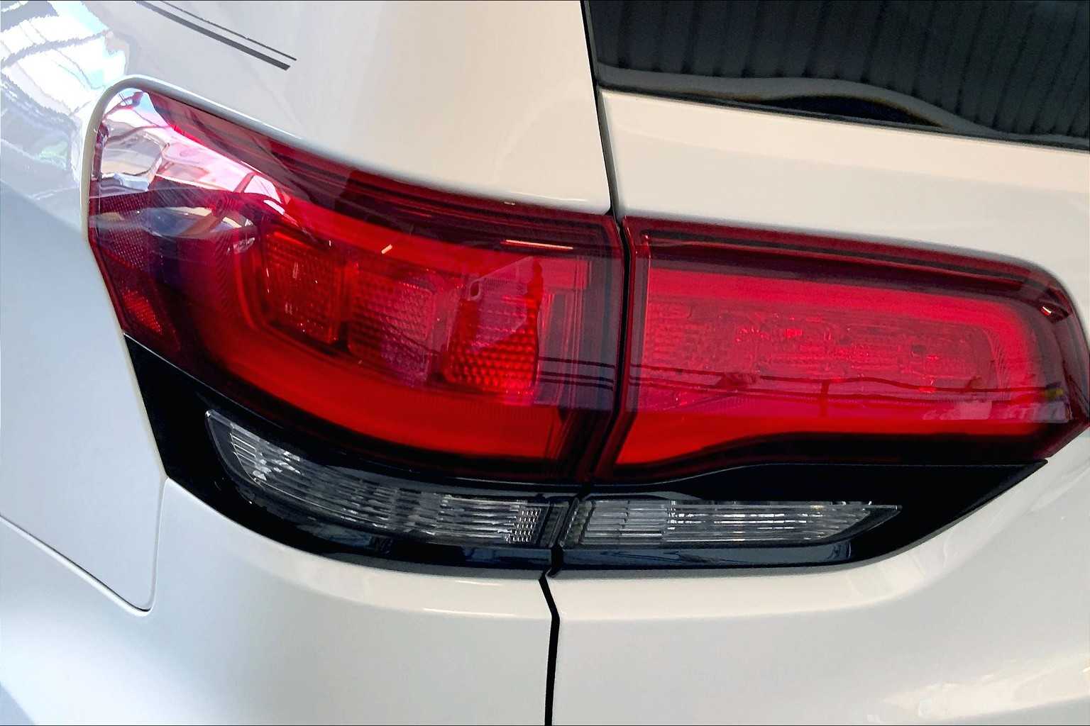 Thumbnail: 2019 Jeep Grand Cherokee - 30