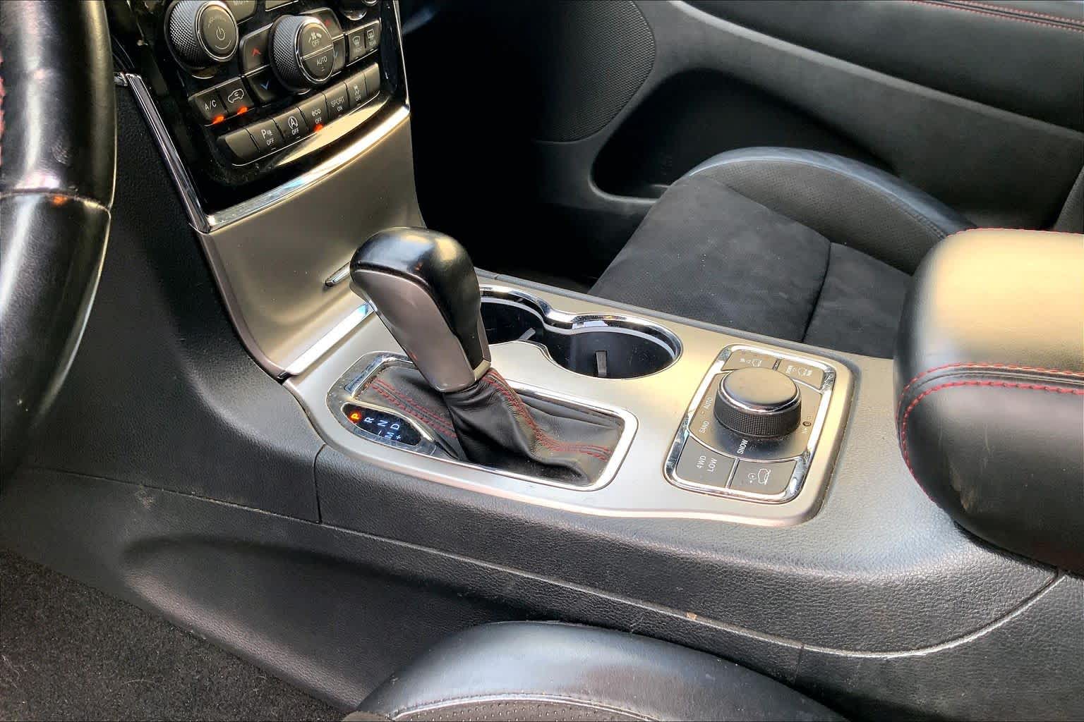 Thumbnail: 2020 Jeep Grand Cherokee - 16