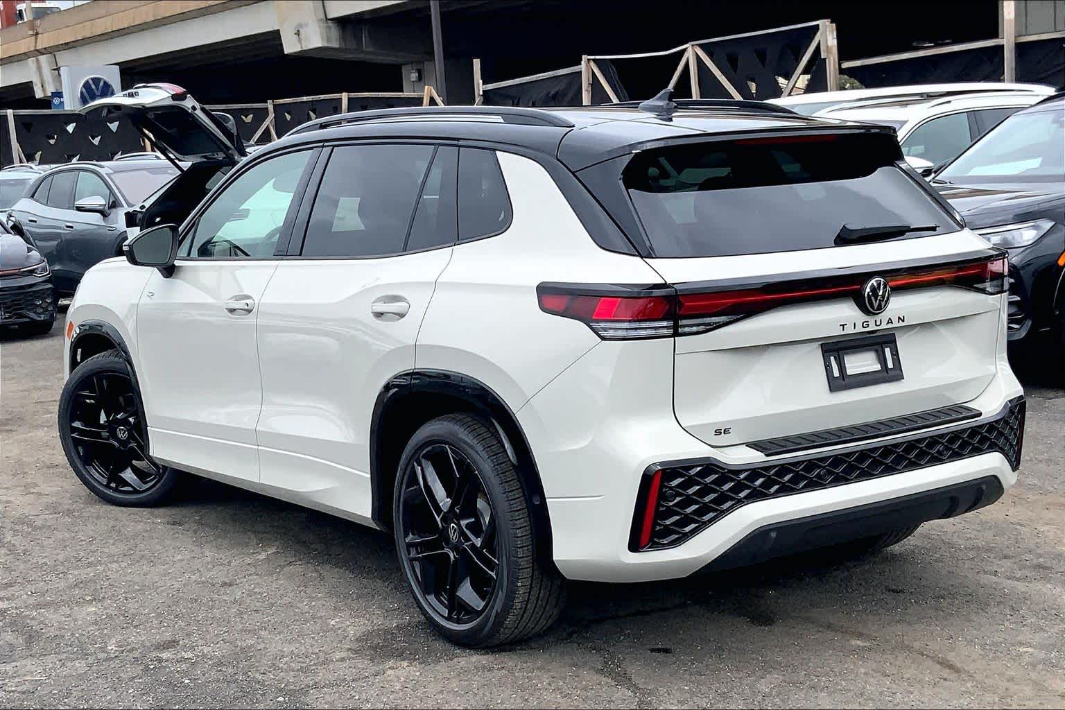 Thumbnail: 2026 Volkswagen Tiguan - 4