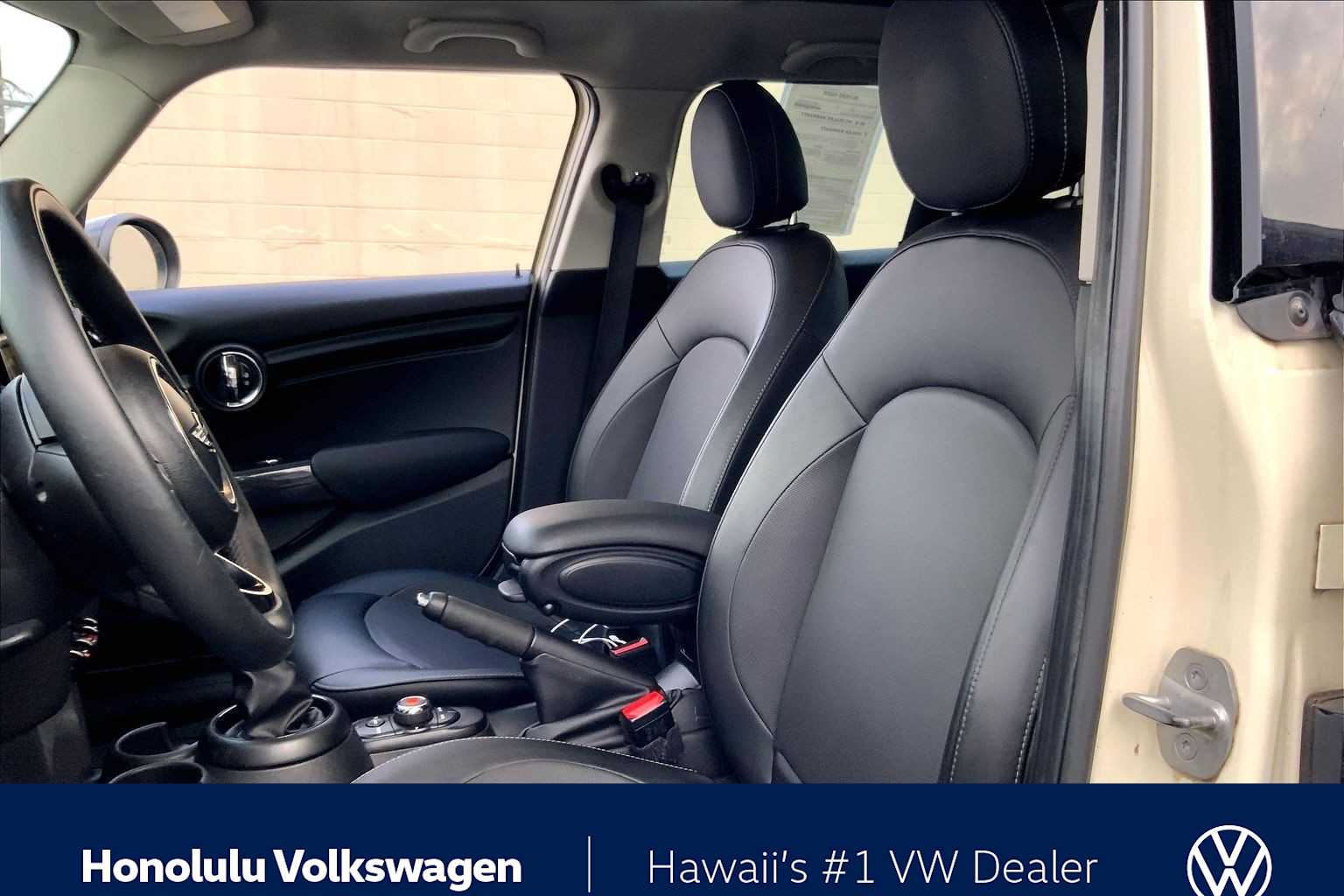 Thumbnail: 2017 MINI Cooper Hardtop - 10