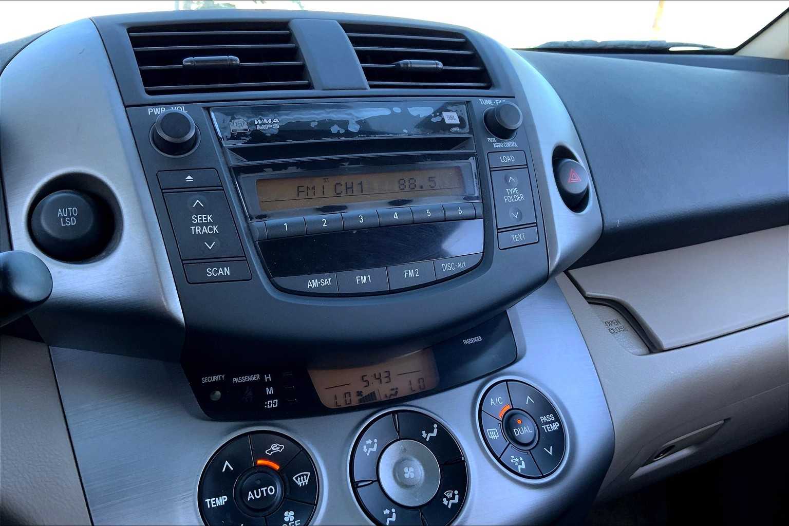 Thumbnail: 2008 Toyota RAV4 - 25