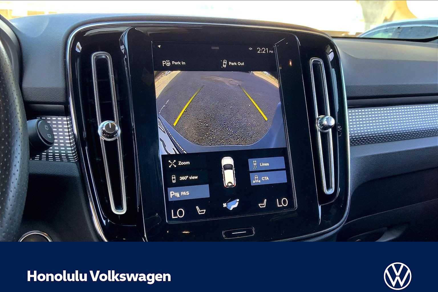 Thumbnail: 2019 Volvo XC40 - 25