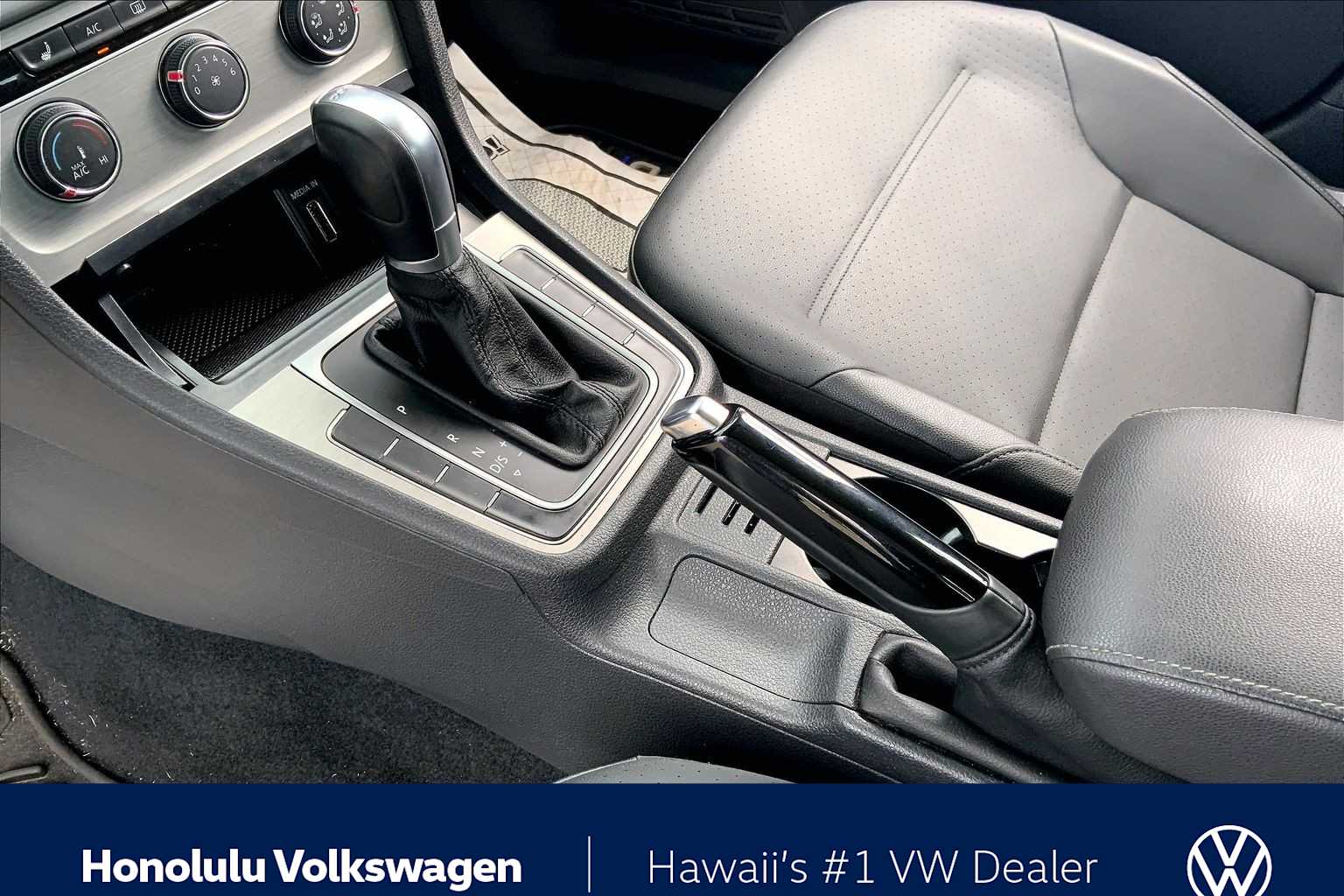 Thumbnail: 2015 Volkswagen Golf - 15