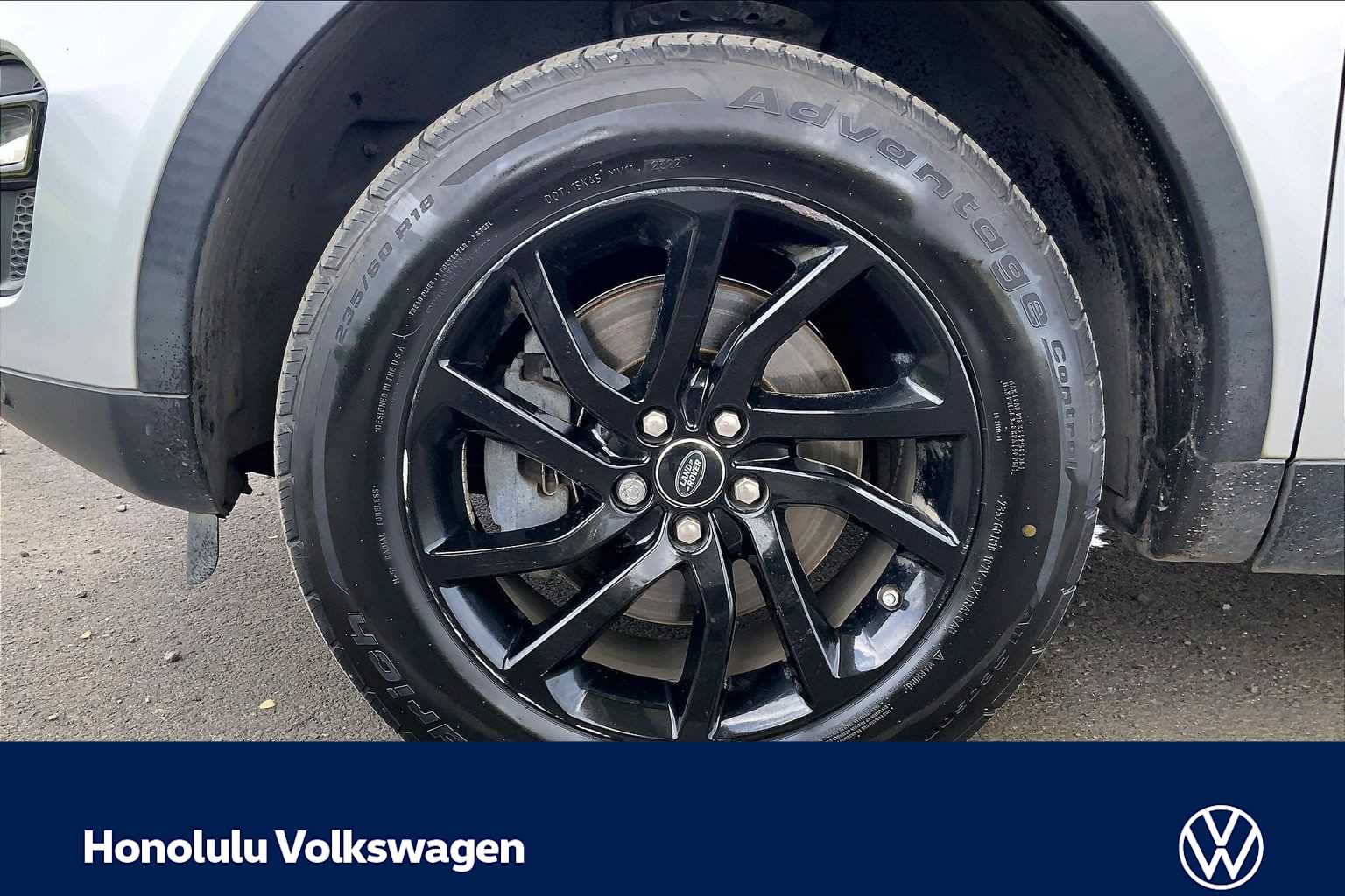 Thumbnail: 2016 Land Rover Discovery Sport - 8