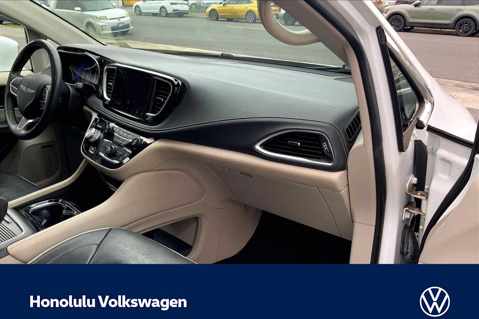 Thumbnail: 2022 Chrysler Pacifica - 22