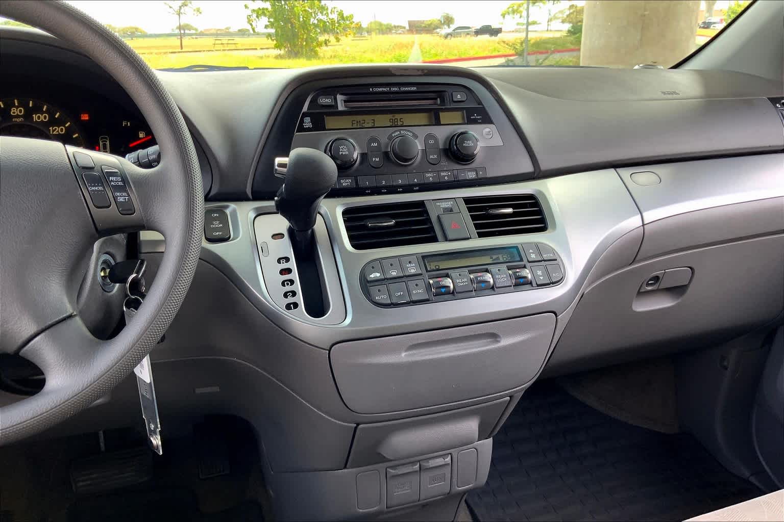 Thumbnail: 2010 Honda Odyssey - 14