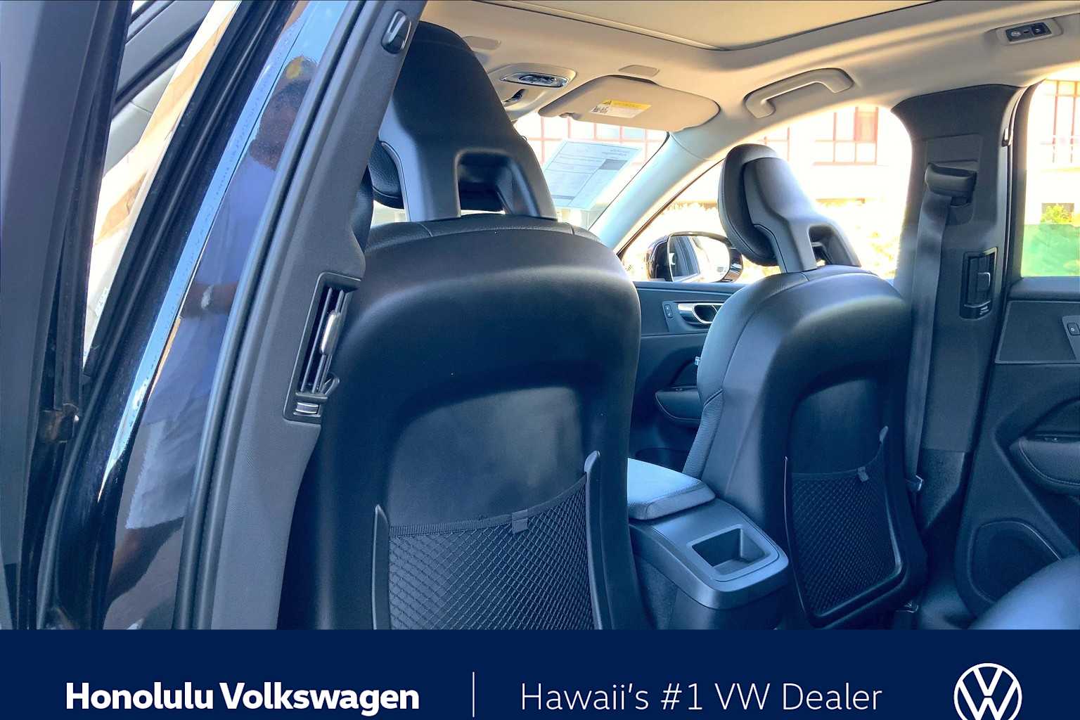 Thumbnail: 2018 Volvo XC60 - 11