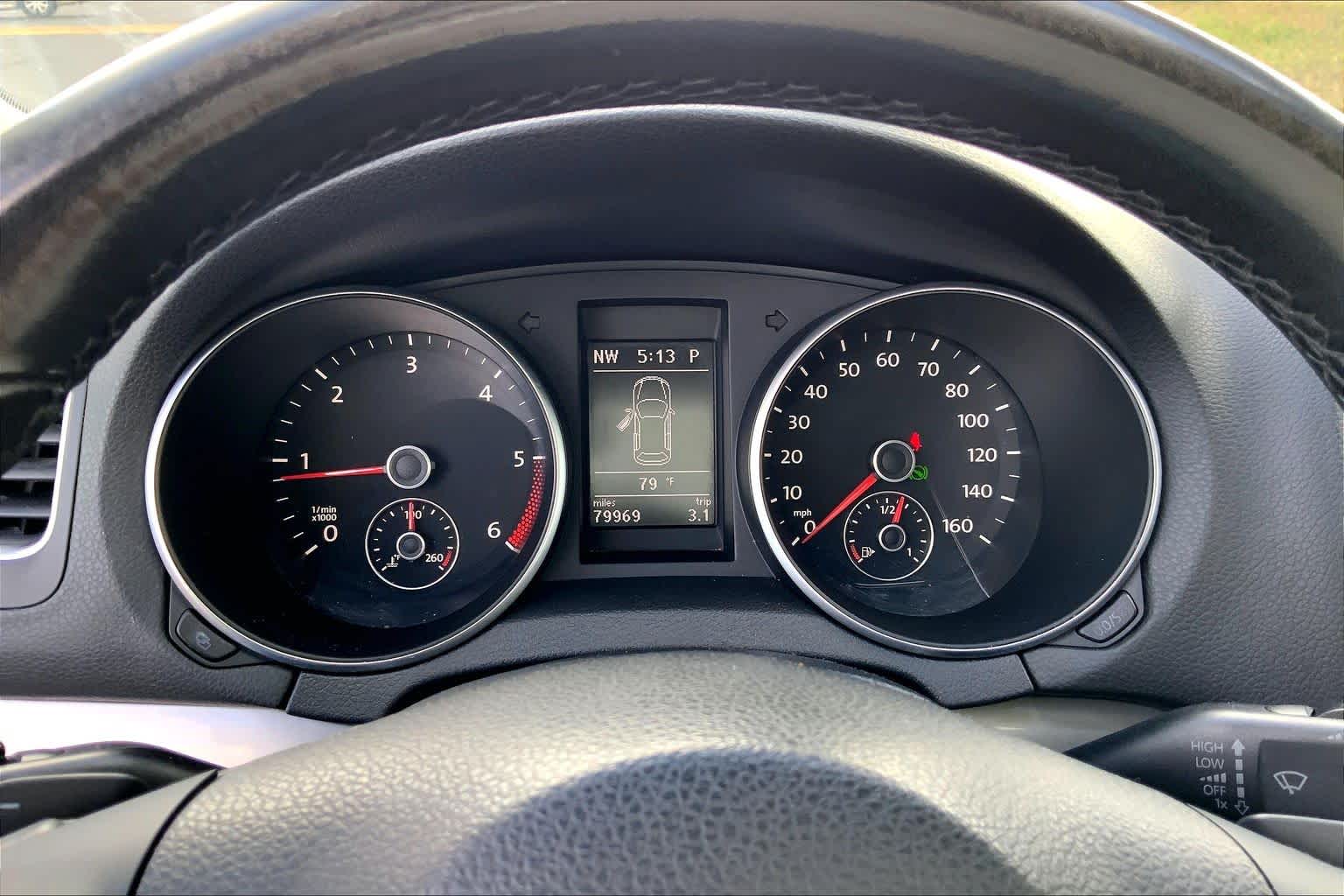 Thumbnail: 2011 Volkswagen Golf - 16