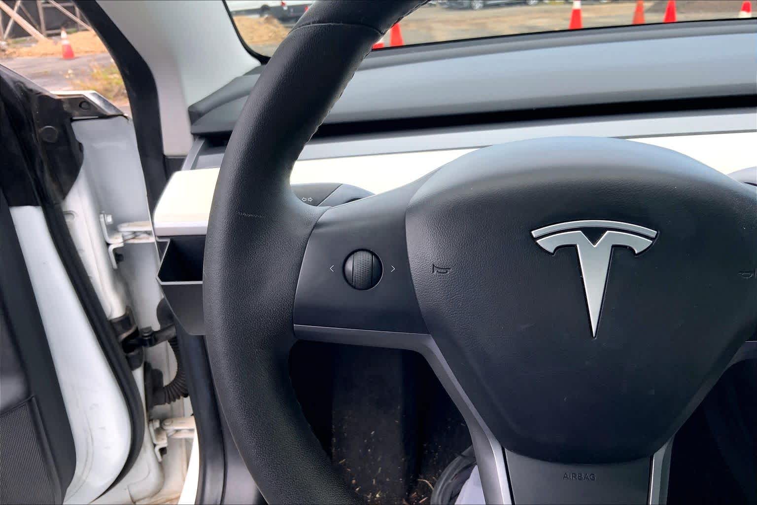 Thumbnail: 2020 Tesla Model 3 - 24