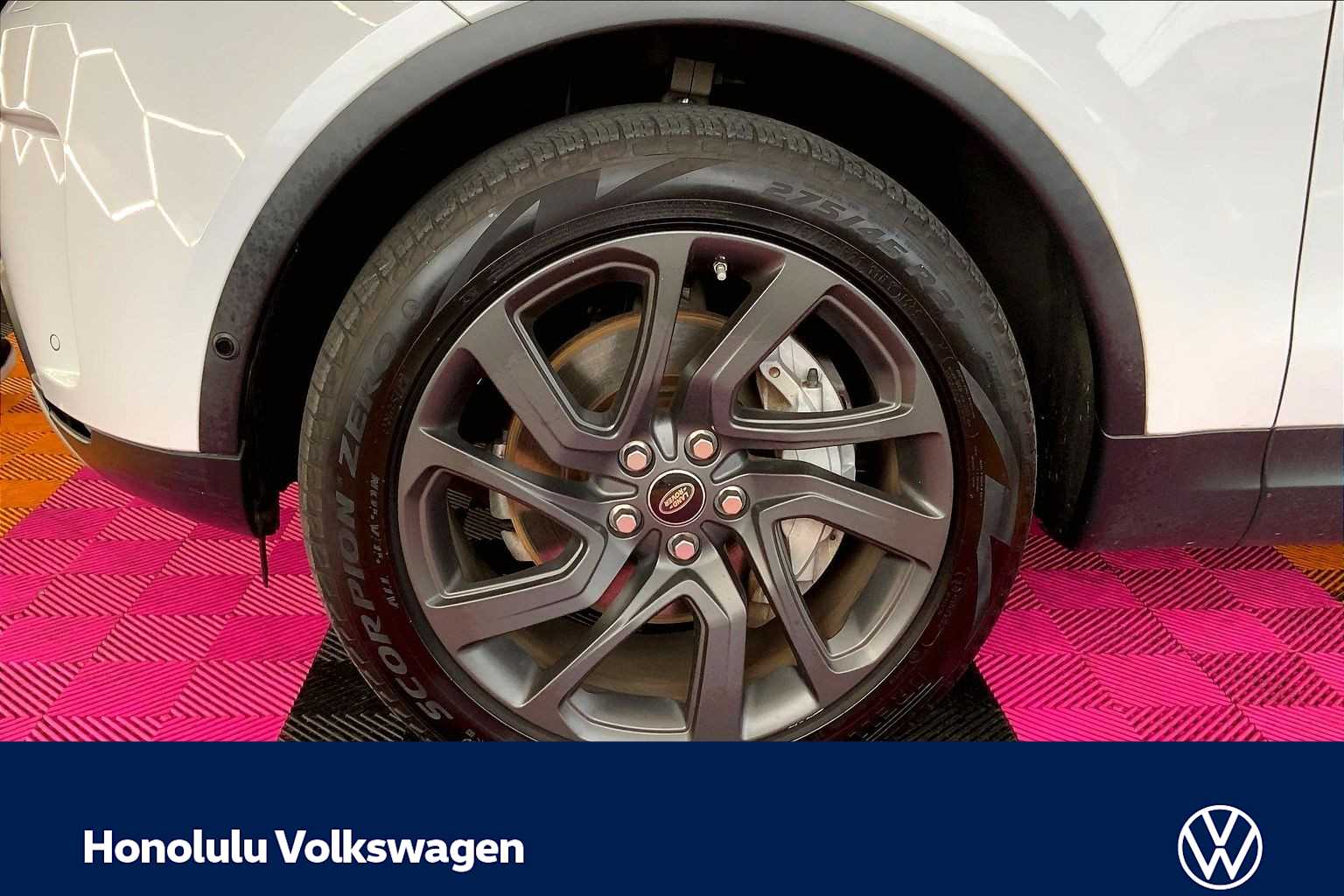 Thumbnail: 2020 Land Rover Discovery - 8