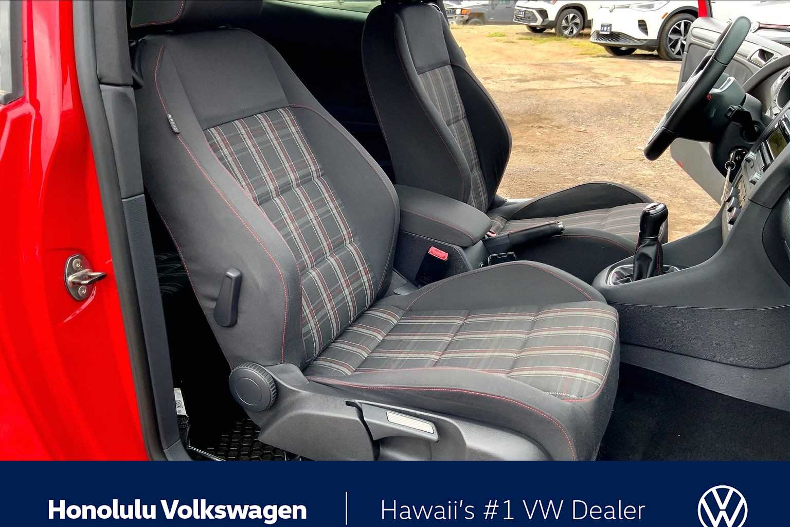 Thumbnail: 2011 Volkswagen Golf - 12