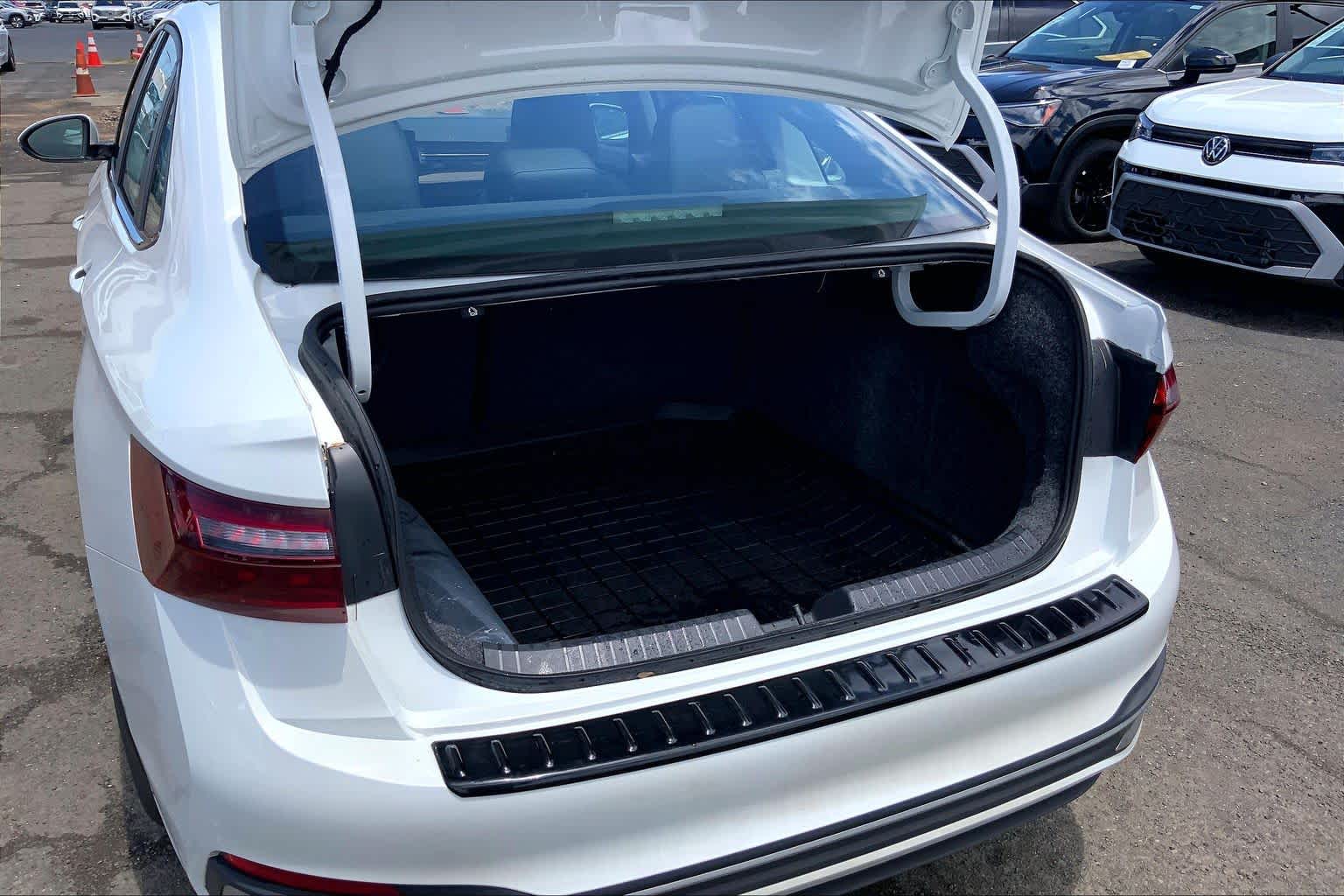 Thumbnail: 2017 Volkswagen Jetta - 18