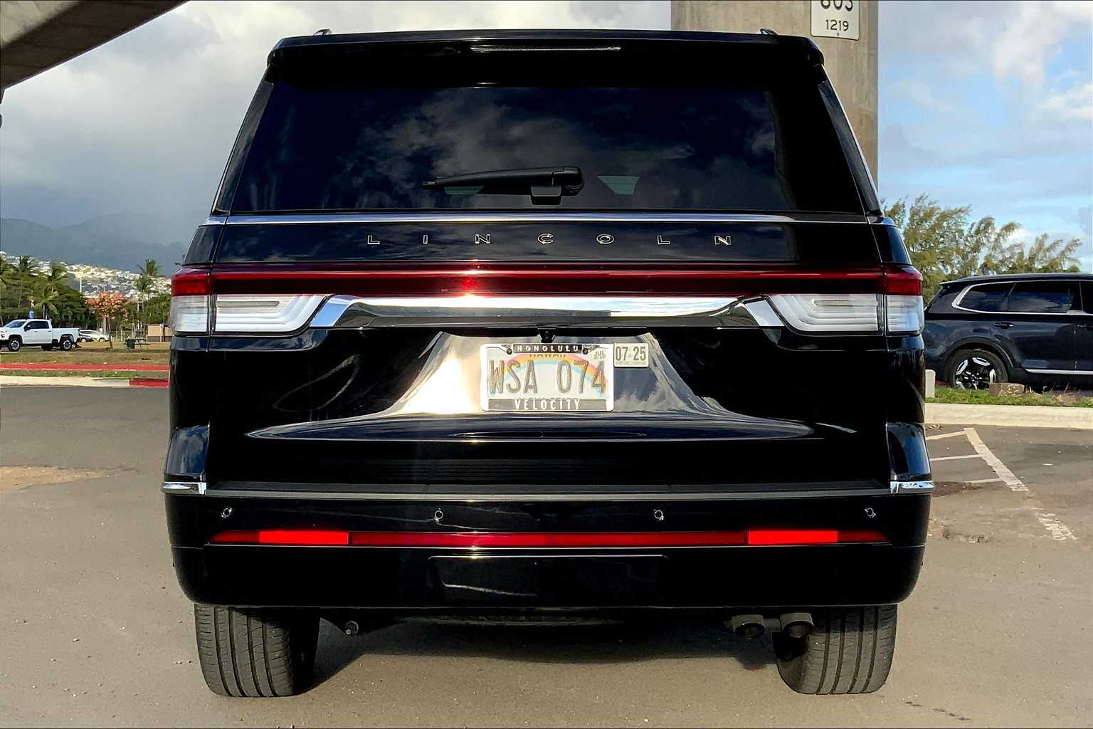 Thumbnail: 2022 Lincoln Navigator - 5