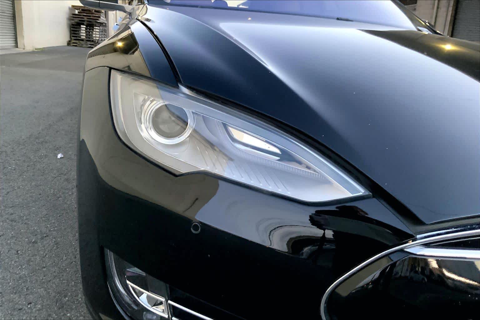 Thumbnail: 2015 Tesla Model S - 31