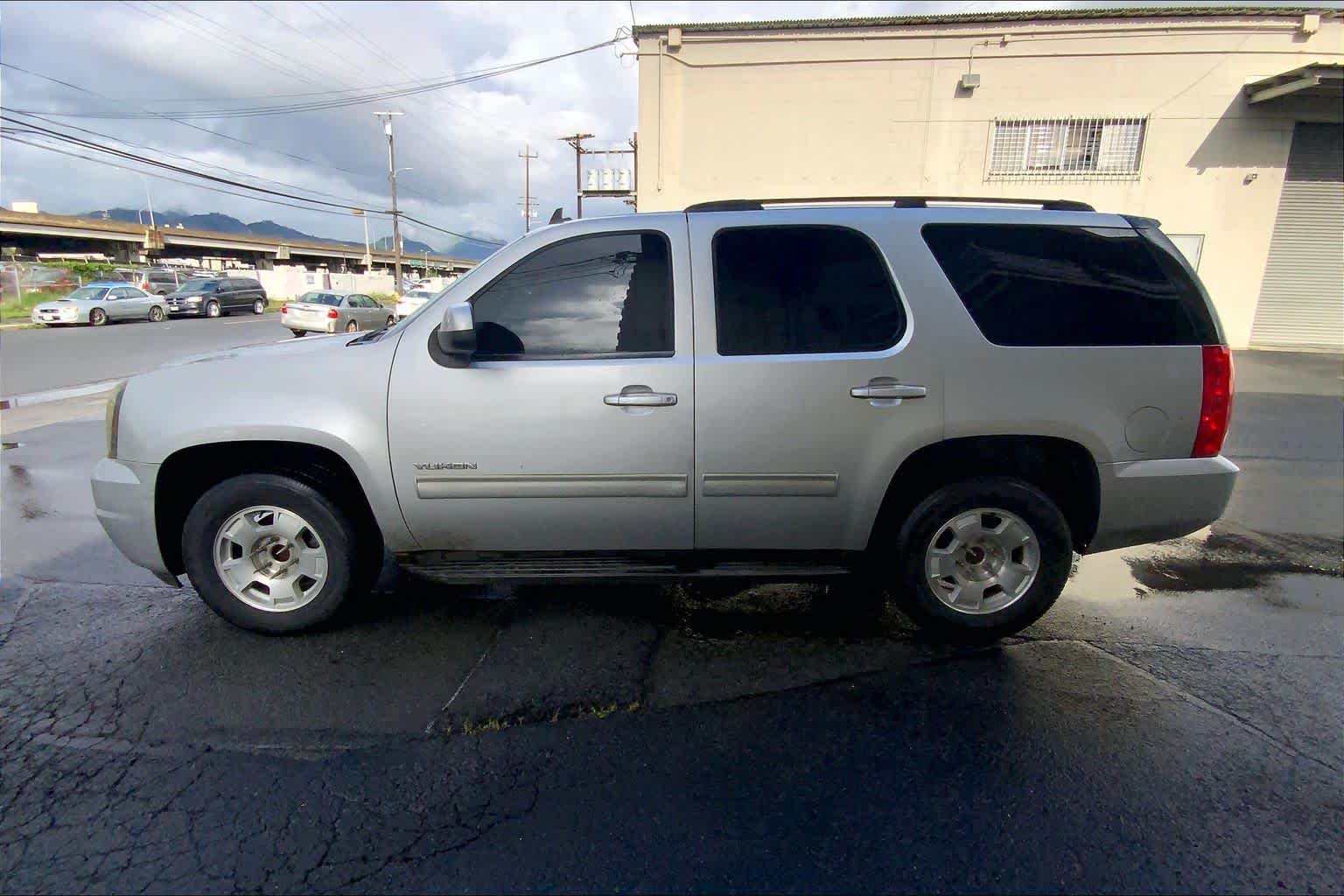 Thumbnail: 2011 GMC Yukon - 3
