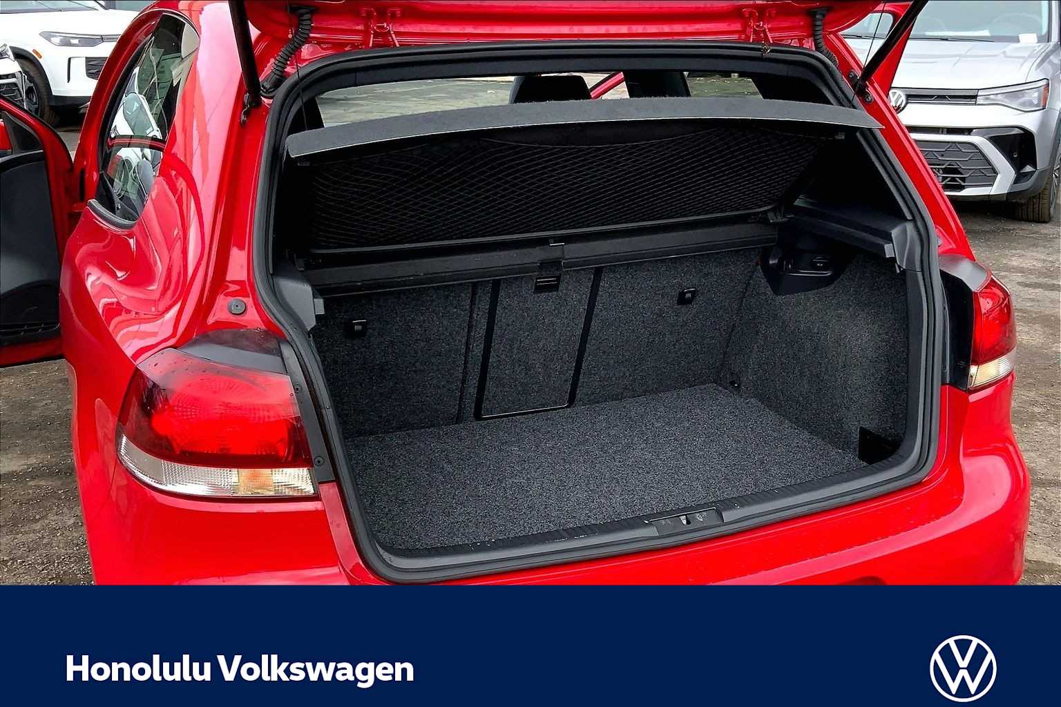 Thumbnail: 2011 Volkswagen Golf - 17