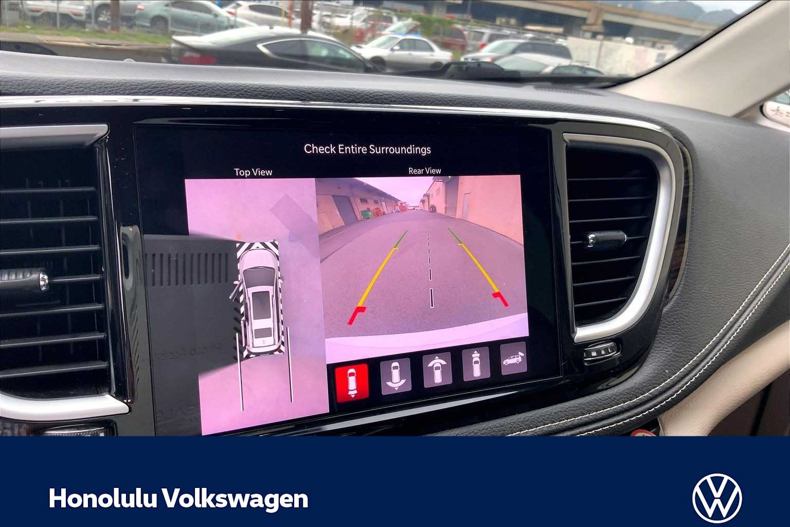 Thumbnail: 2022 Chrysler Pacifica - 25