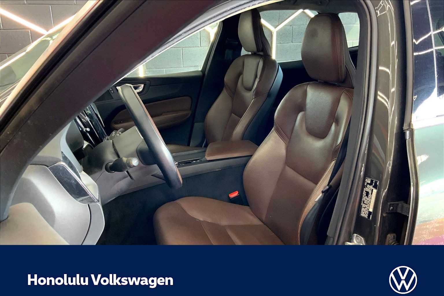 Thumbnail: 2020 Volvo XC60 - 10