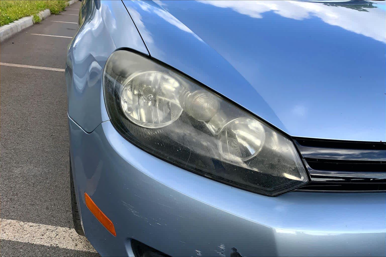 Thumbnail: 2011 Volkswagen Golf - 30