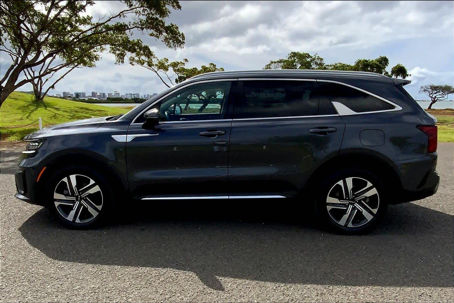 Thumbnail: 2022 Kia Sorento - 3