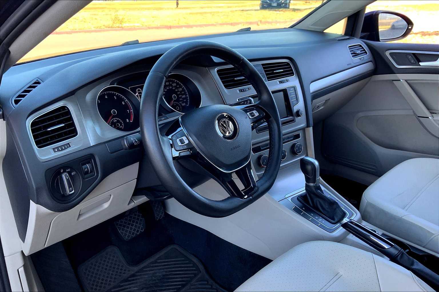 Thumbnail: 2015 Volkswagen e-Golf - 2