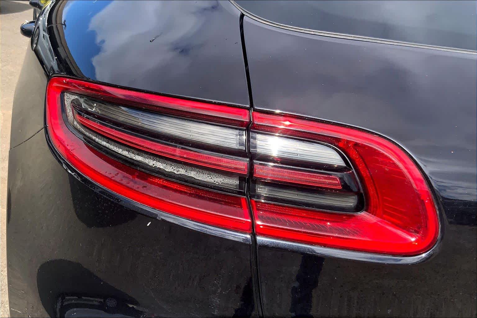 Thumbnail: 2018 Porsche Macan - 32
