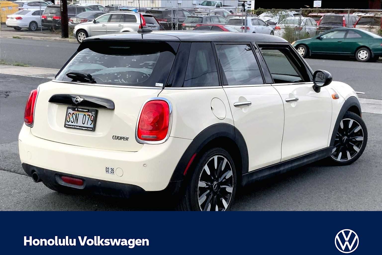 Thumbnail: 2017 MINI Cooper Hardtop - 21