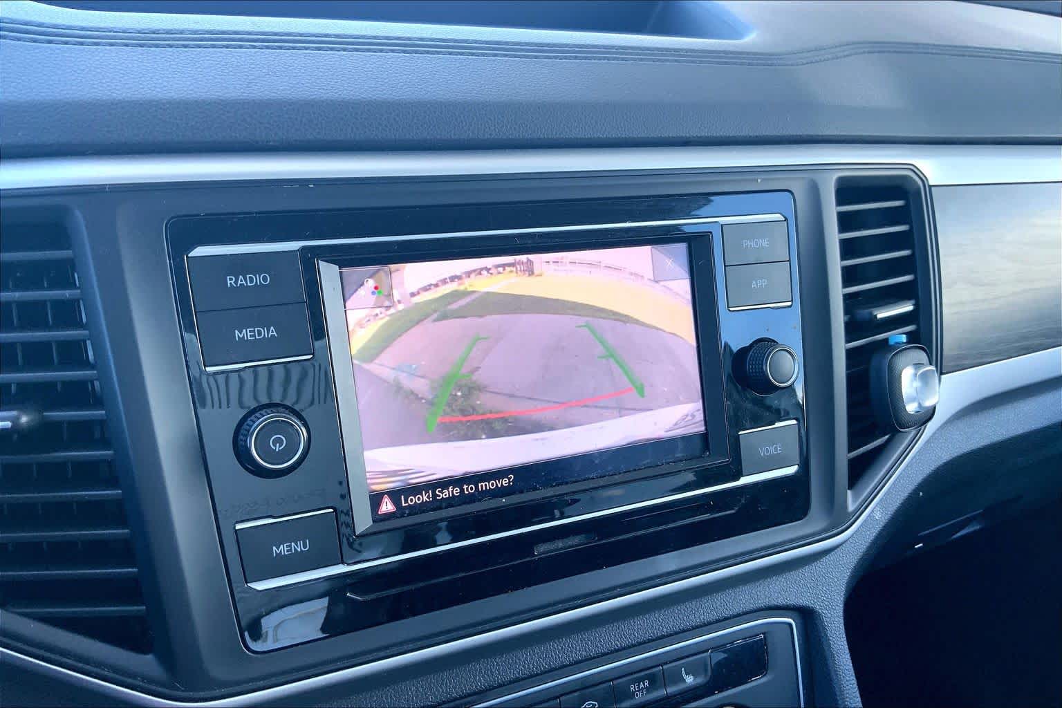 Thumbnail: 2022 Volkswagen Atlas - 25